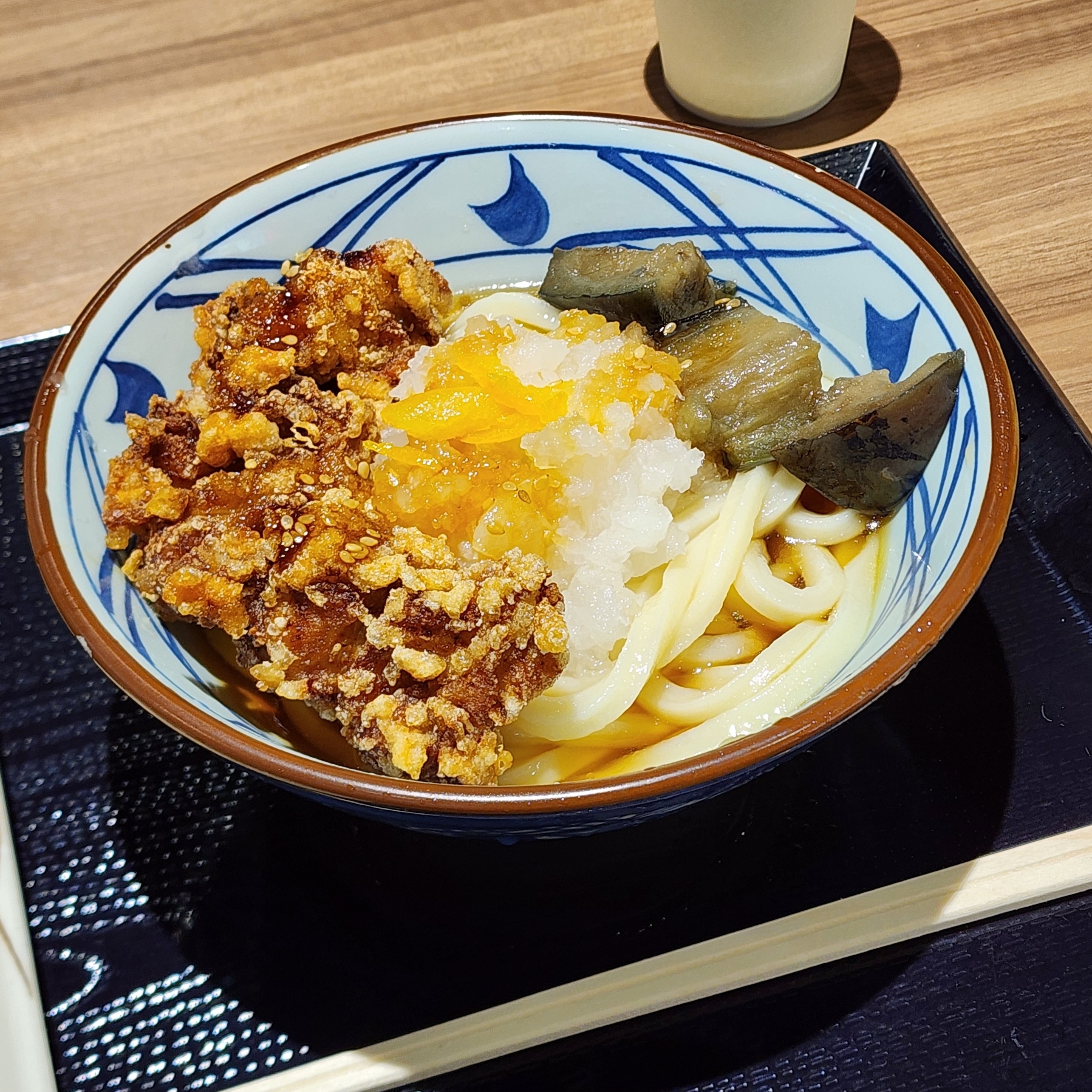 丸亀製麺のおすすめフード「鬼おろし鶏からぶっかけうどん」