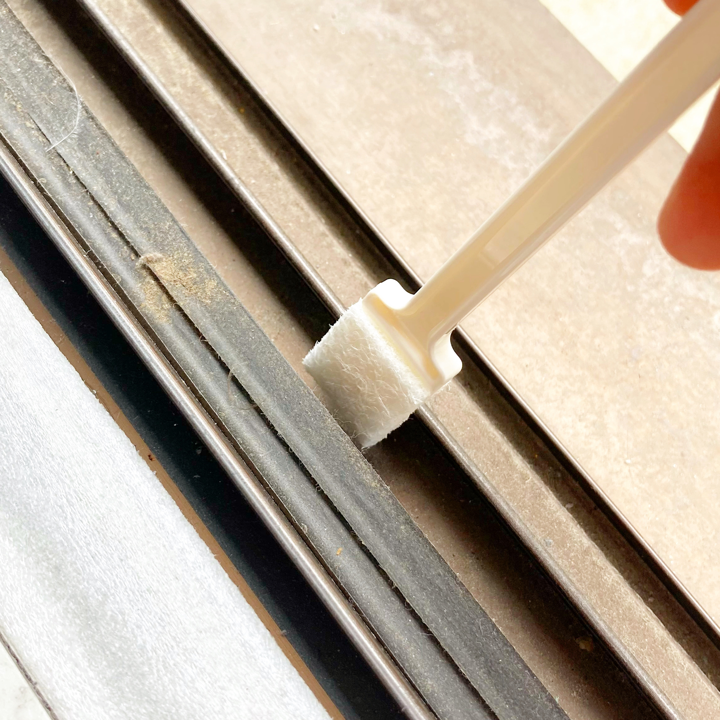 CanDo(キャンドゥ)の掃除アイテム「すきまブラシ 5本」