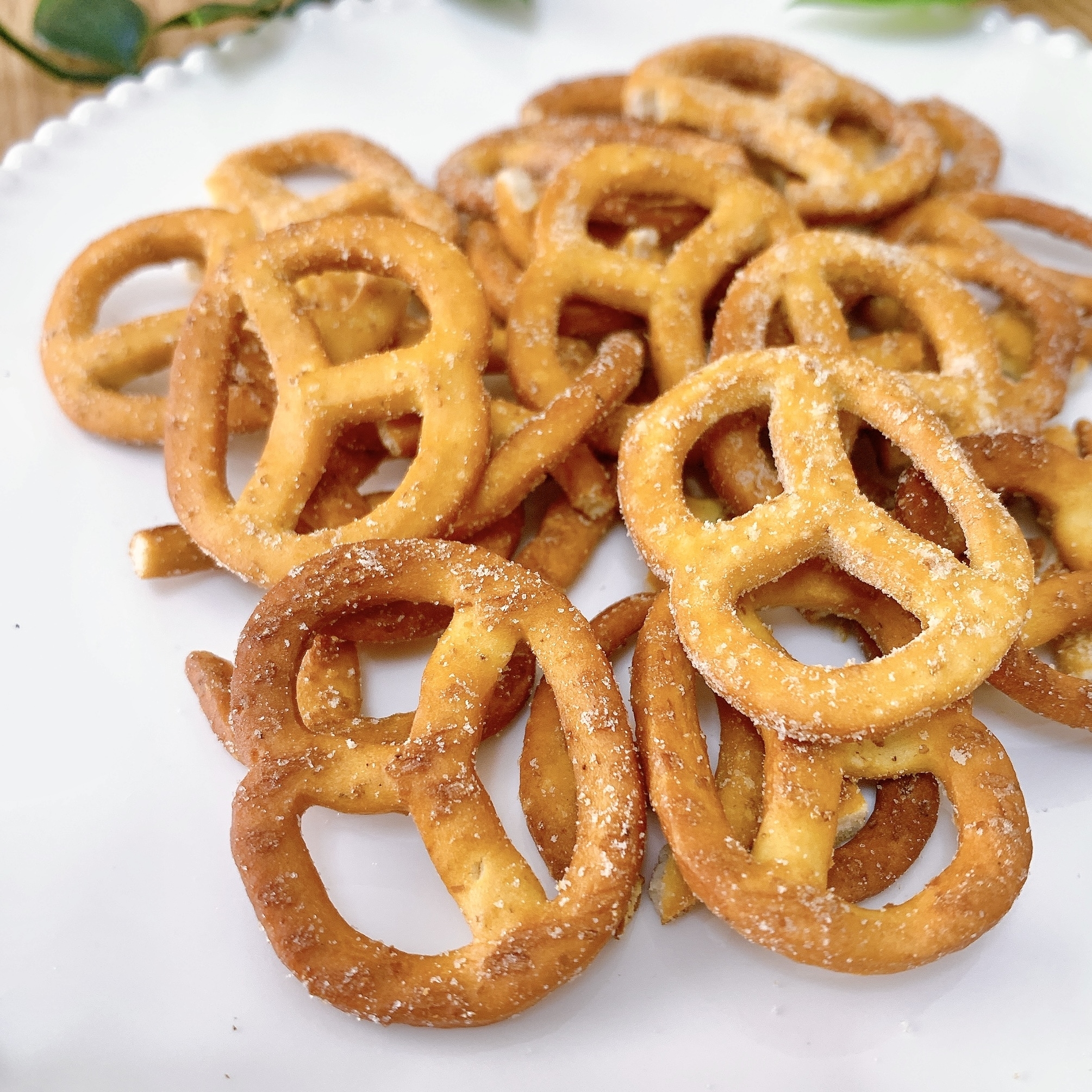 無印良品のおすすめのお菓子「プレッツェル レモンベーコン風味」