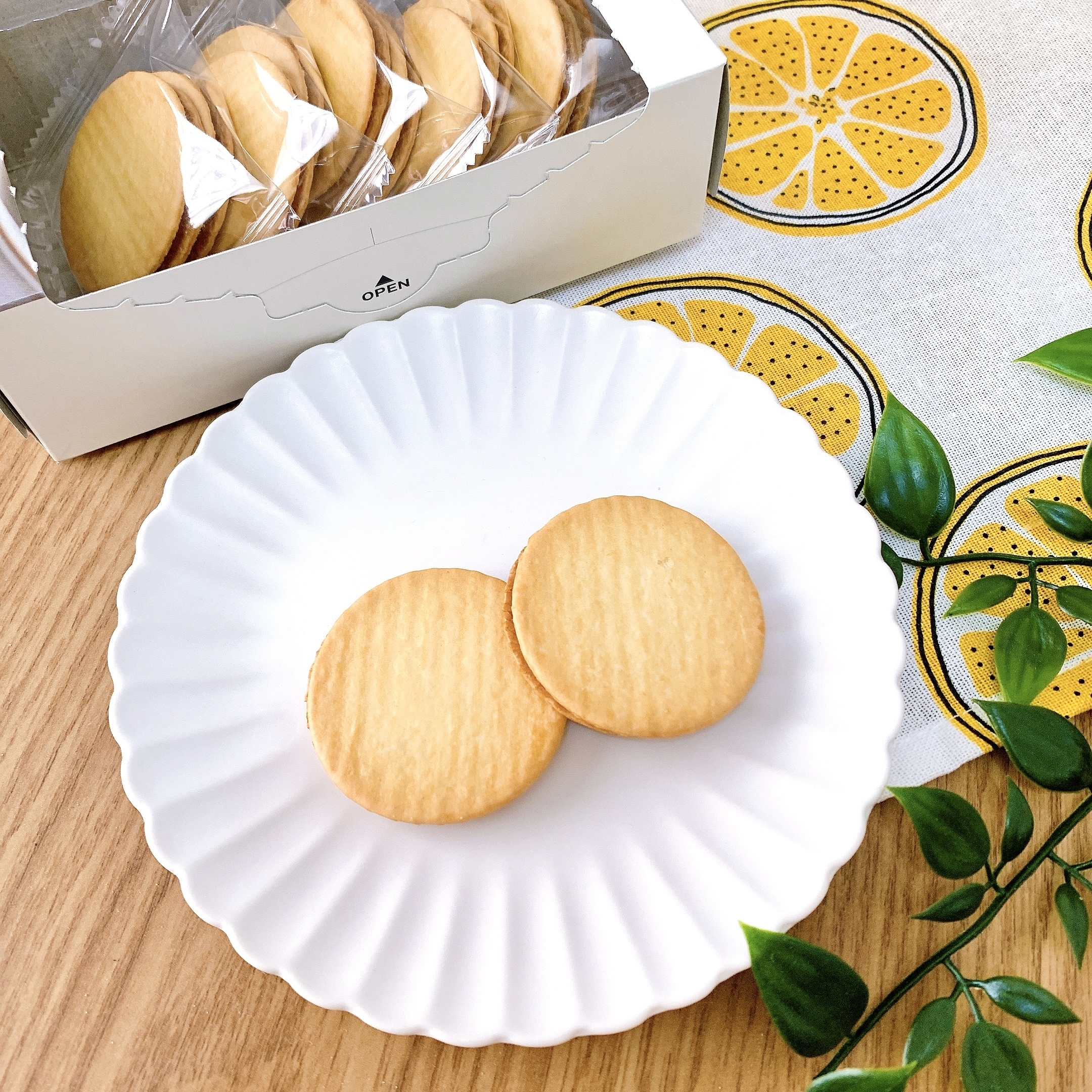 無印良品のおすすめのお菓子「プレッツェルサンド レモンクリーム味」