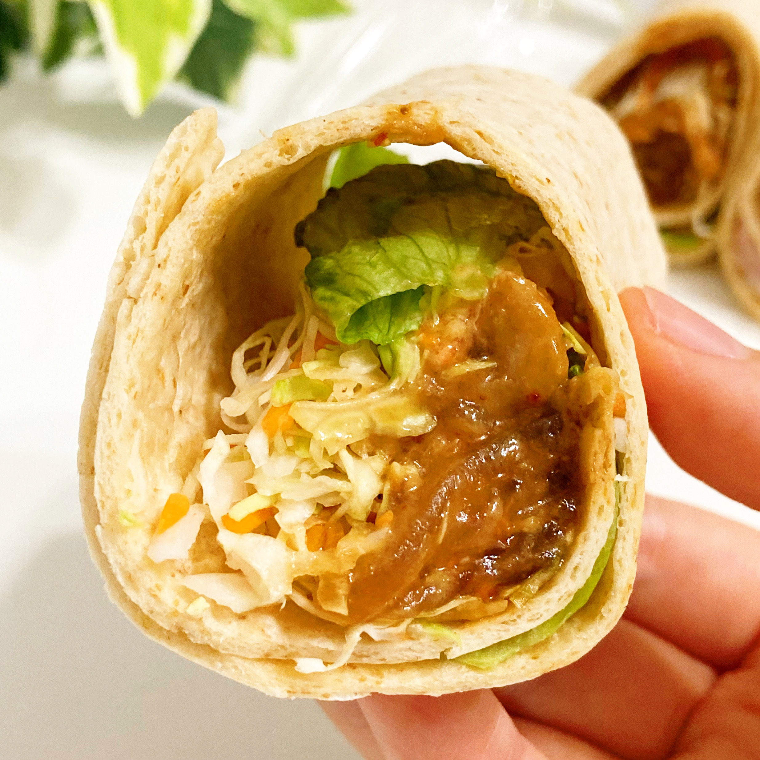 FamilyMart（ファミリーマート）のおすすめ商品「トルティーヤ 牛焼肉とハムチーズ」