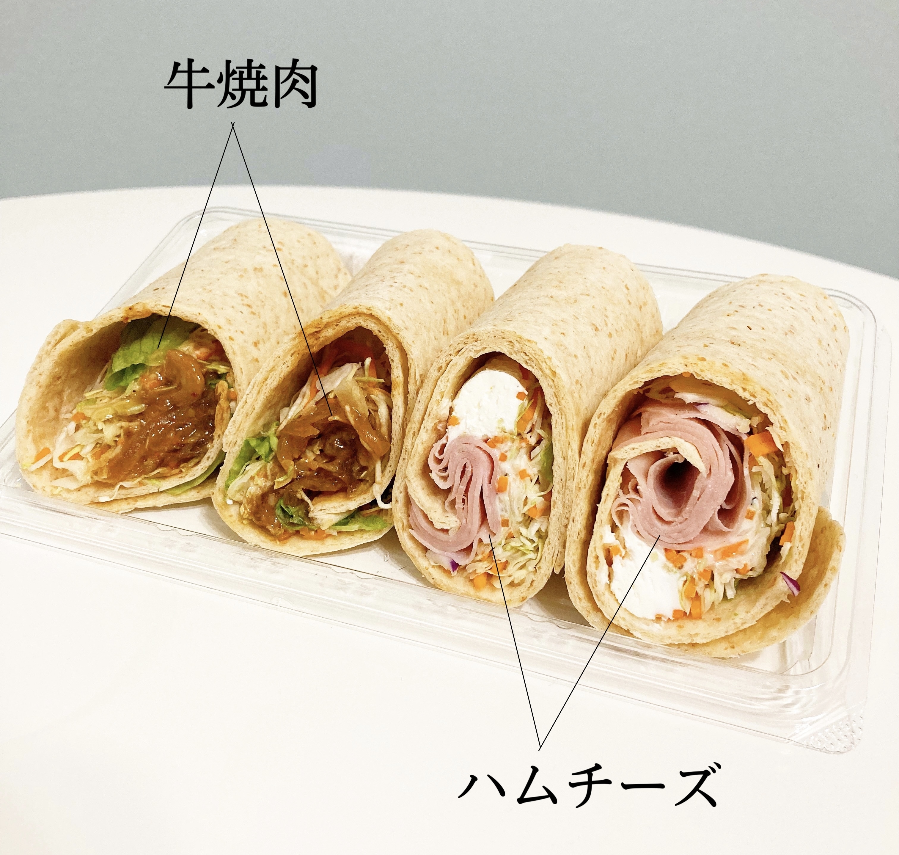 FamilyMart（ファミリーマート）のおすすめ商品「トルティーヤ 牛焼肉とハムチーズ」