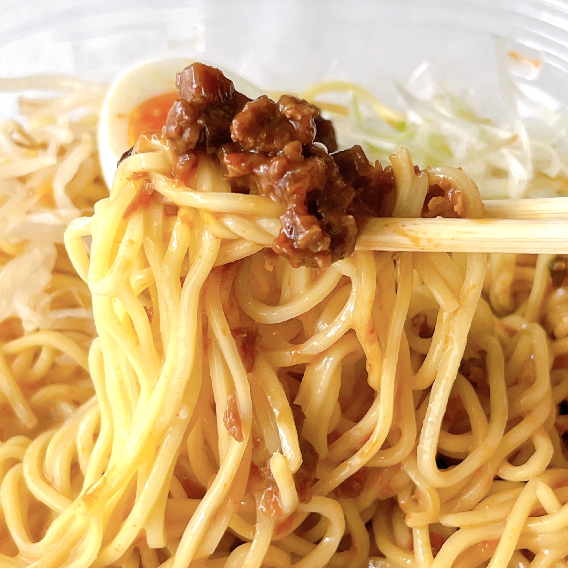 セブンイレブンのオススメのフード「冷しごま豆乳担々麺」