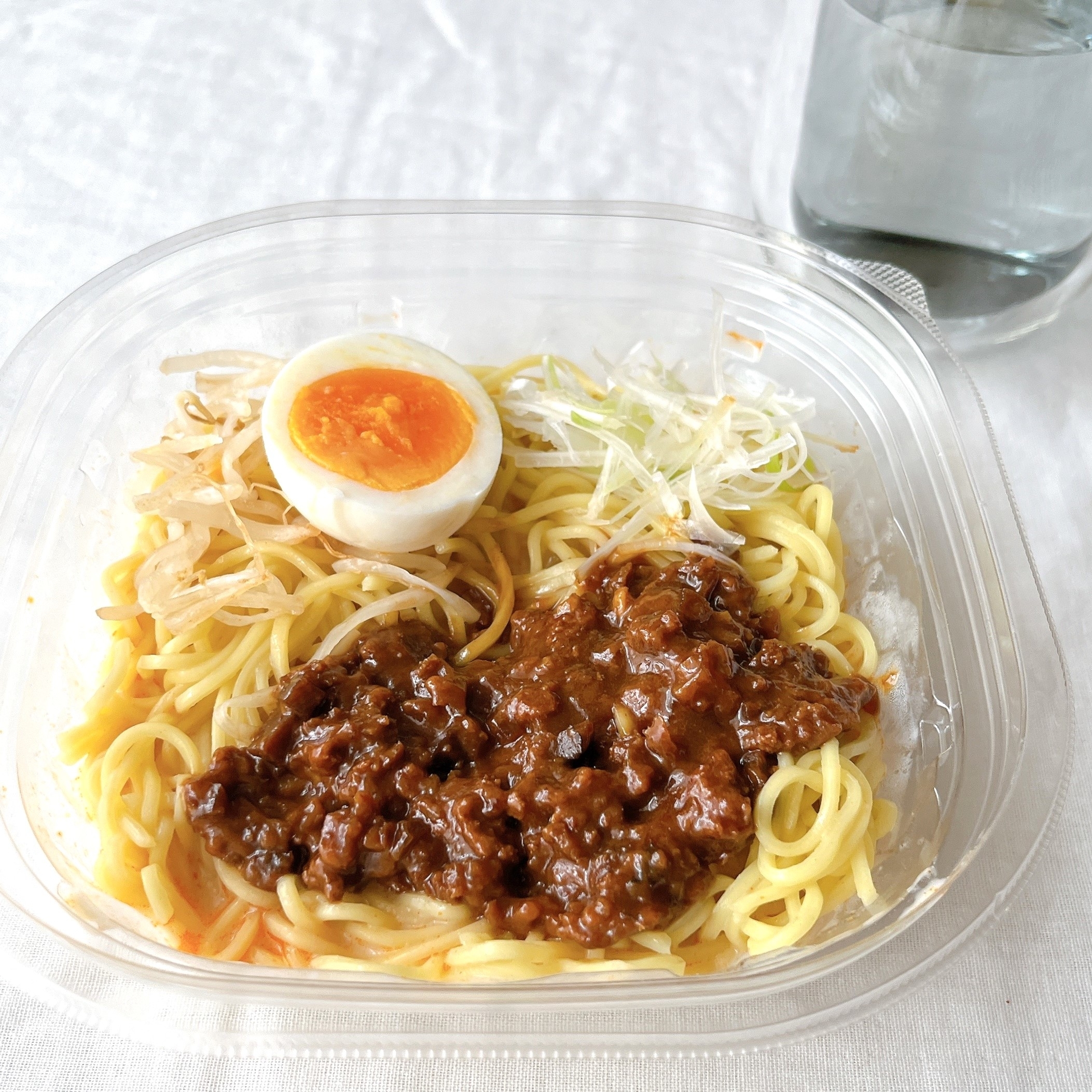 セブンイレブンのオススメのフード「冷しごま豆乳担々麺」