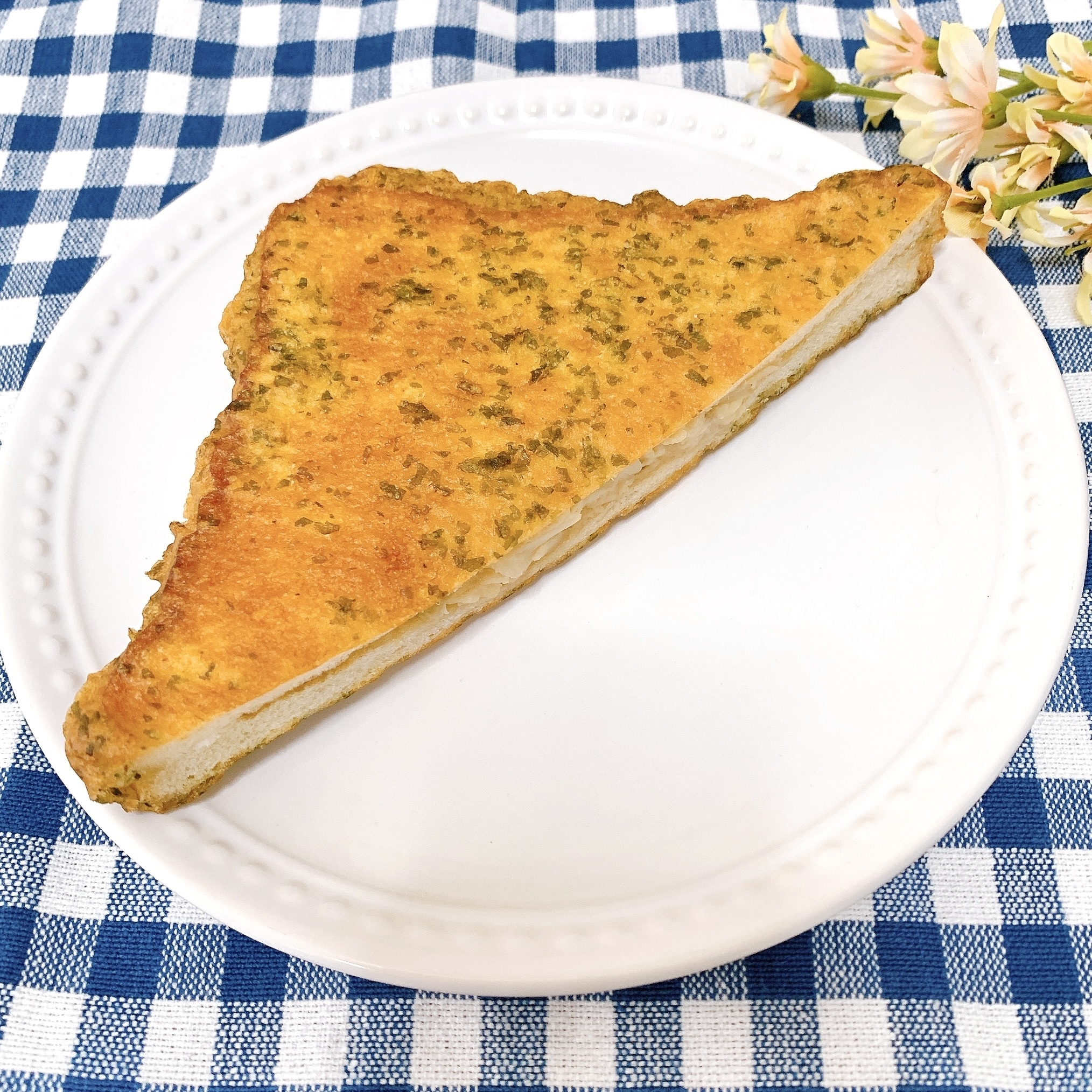 FamilyMart（ファミリーマート）のおすすめのパン「ちくわとツナの磯辺揚げパン」