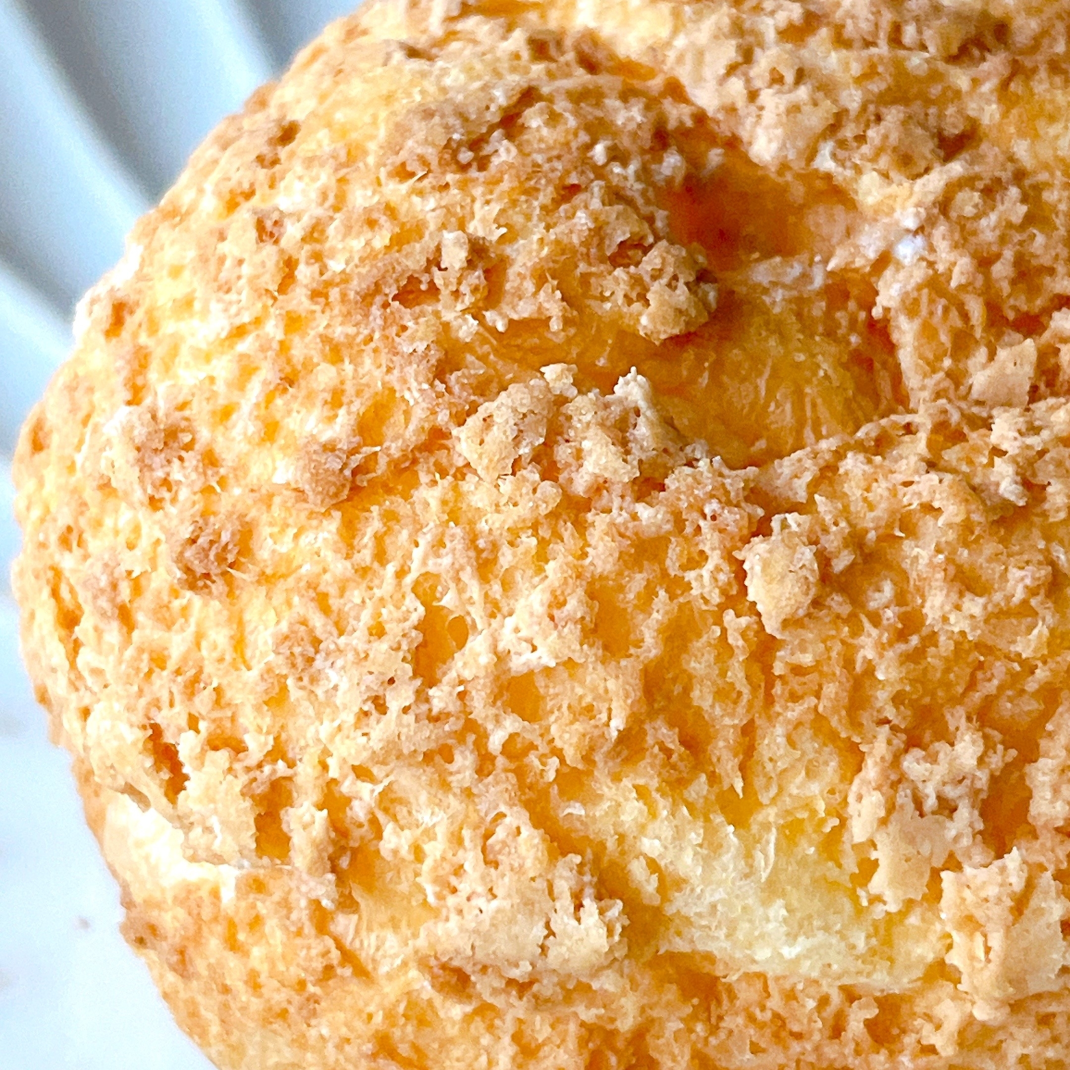 セブンイレブンのオススメのスイーツ「カスタード＆ミルクのザクッキーダブルシュー」