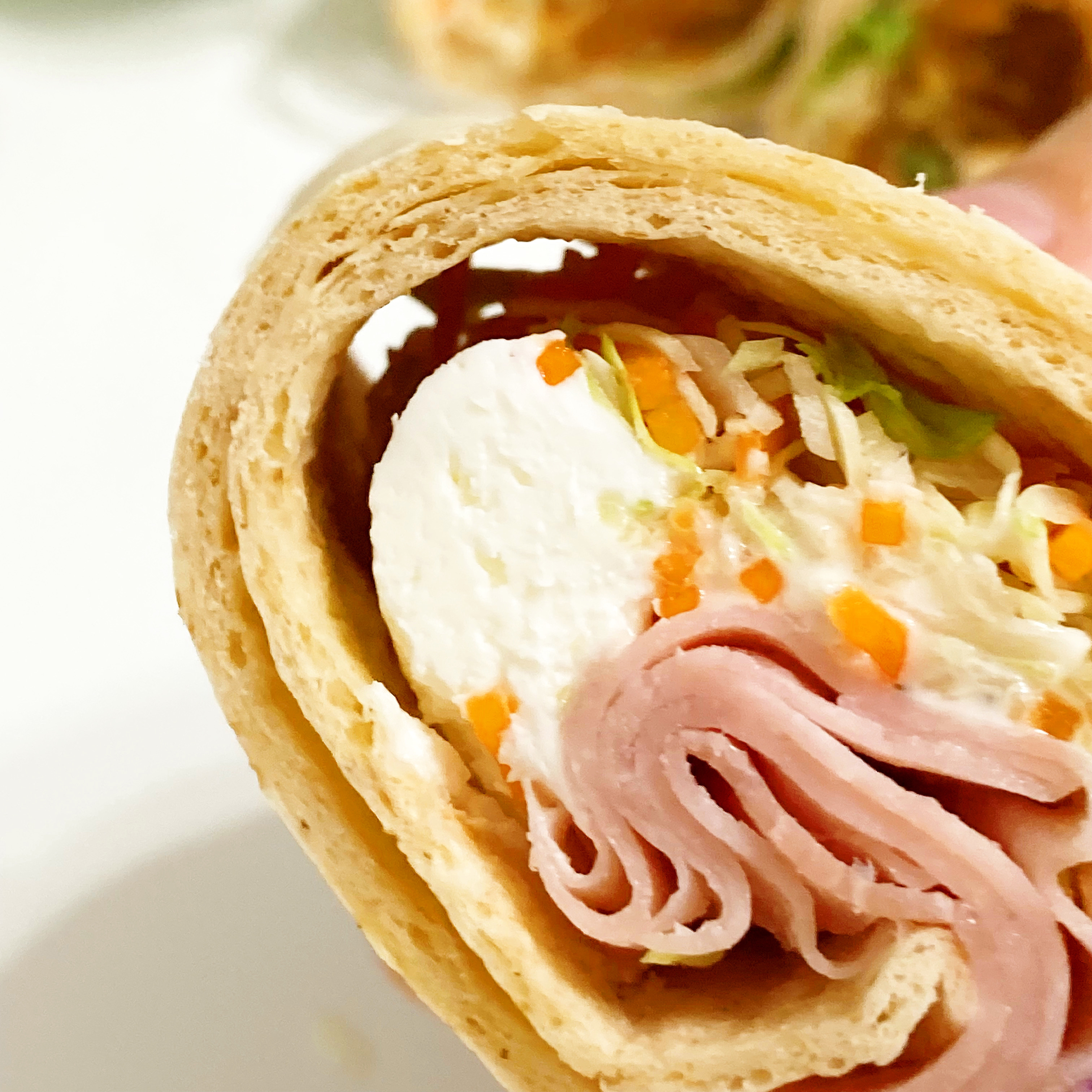 FamilyMart(ファミリーマート)のおすすめ商品「トルティーヤ 牛焼肉とハムチーズ」