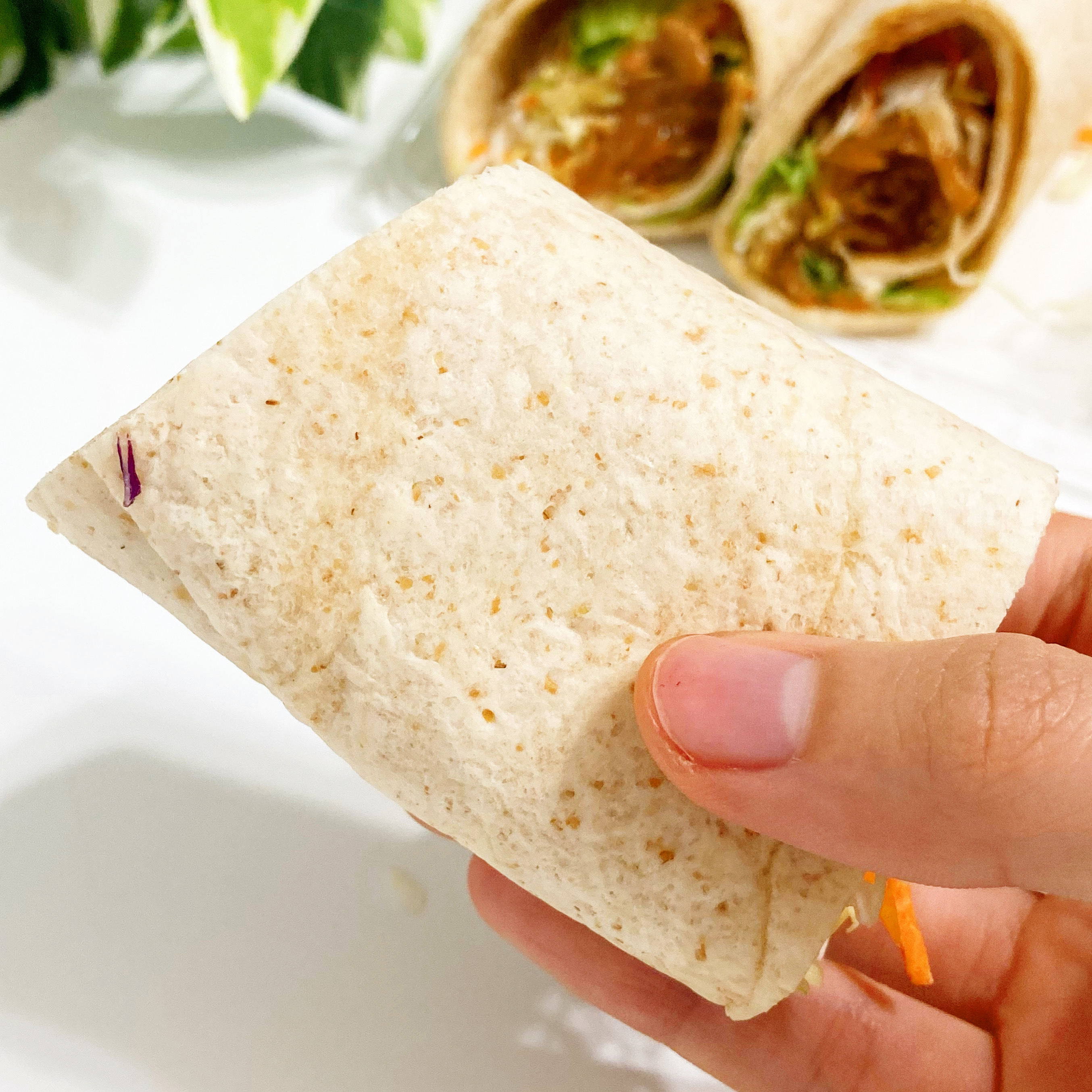 FamilyMart(ファミリーマート)のおすすめ商品「トルティーヤ 牛焼肉とハムチーズ」