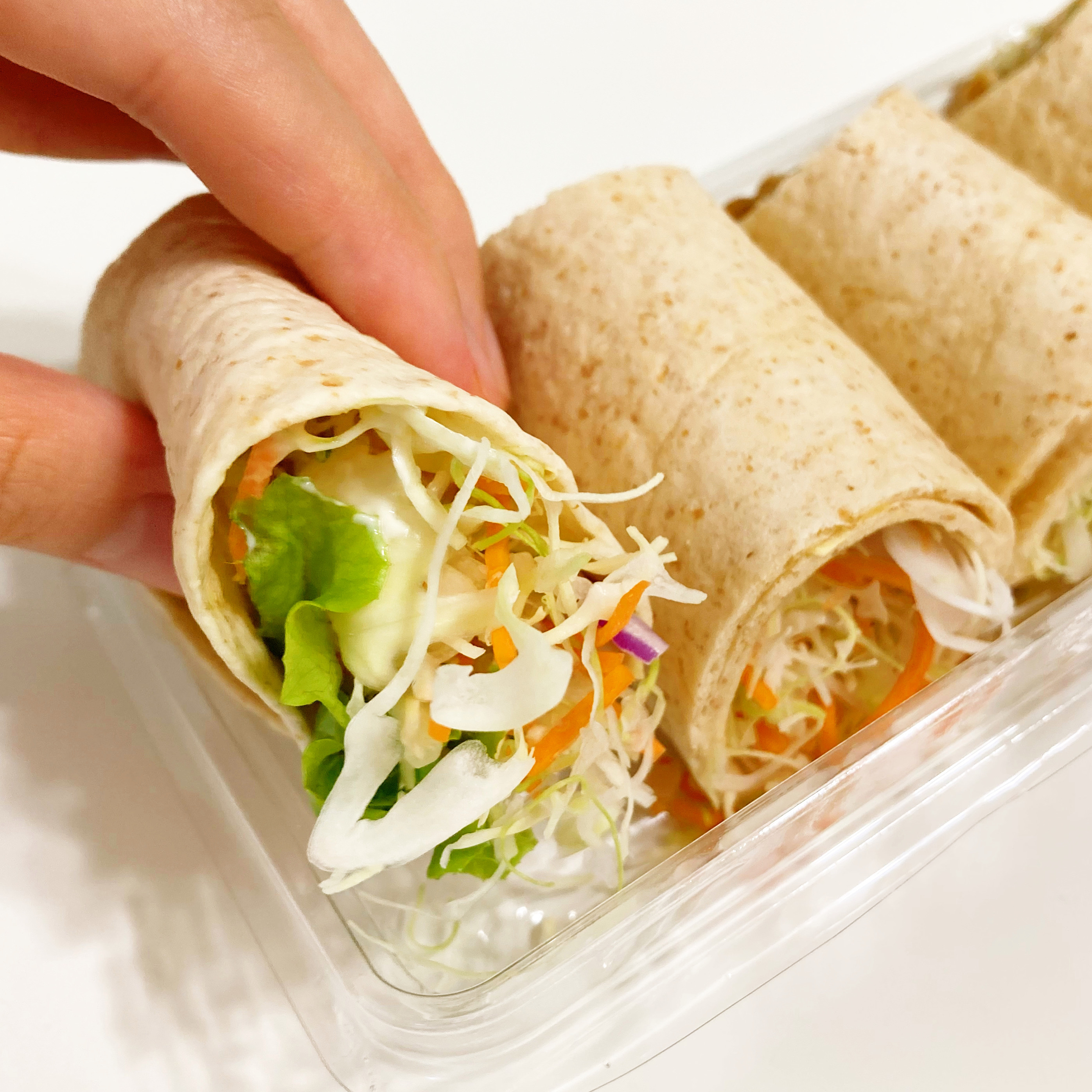 FamilyMart(ファミリーマート)のおすすめ商品「トルティーヤ 牛焼肉とハムチーズ」