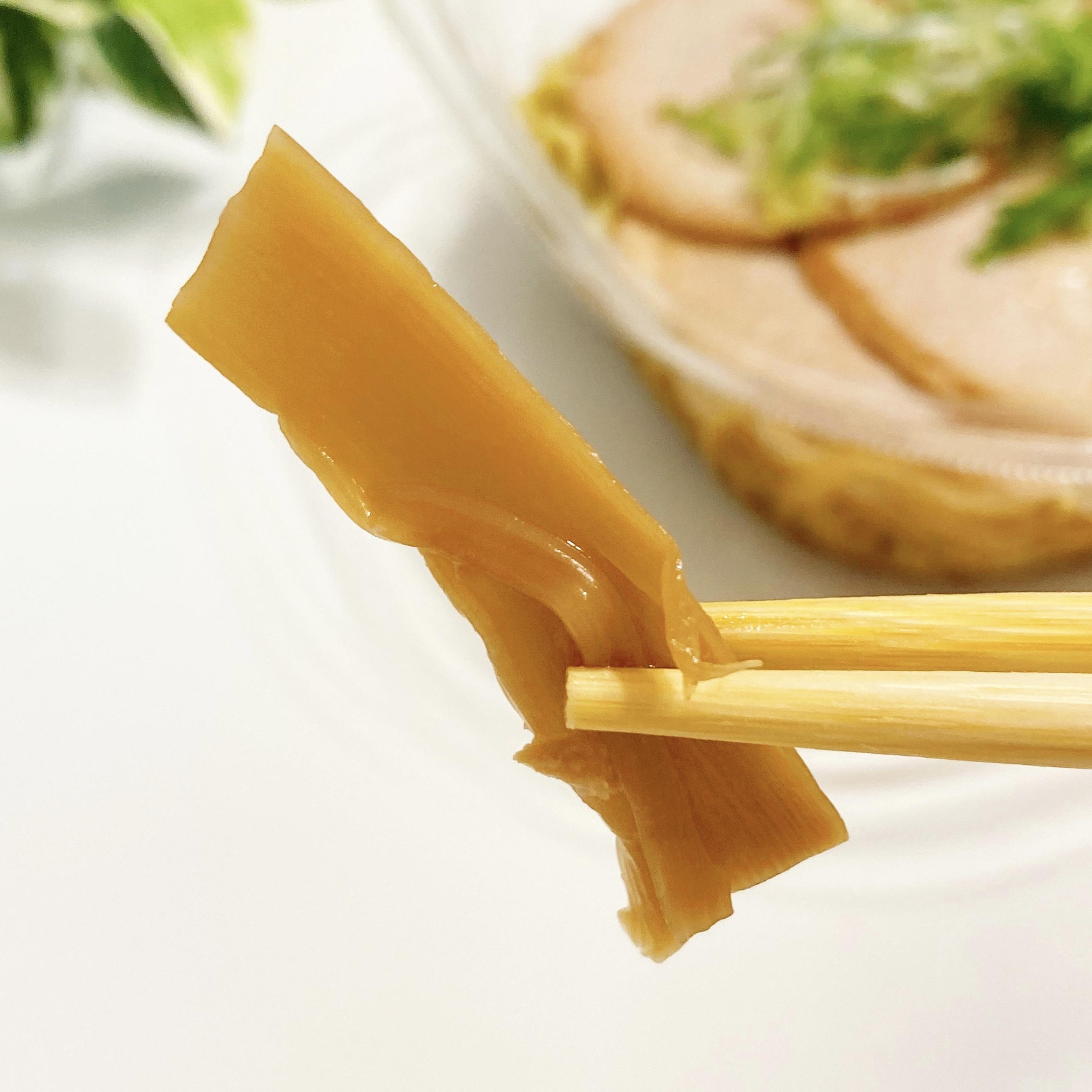 セブン-イレブンのおすすめ商品「チャーシュー5枚のせ冷し醤油ラーメン」