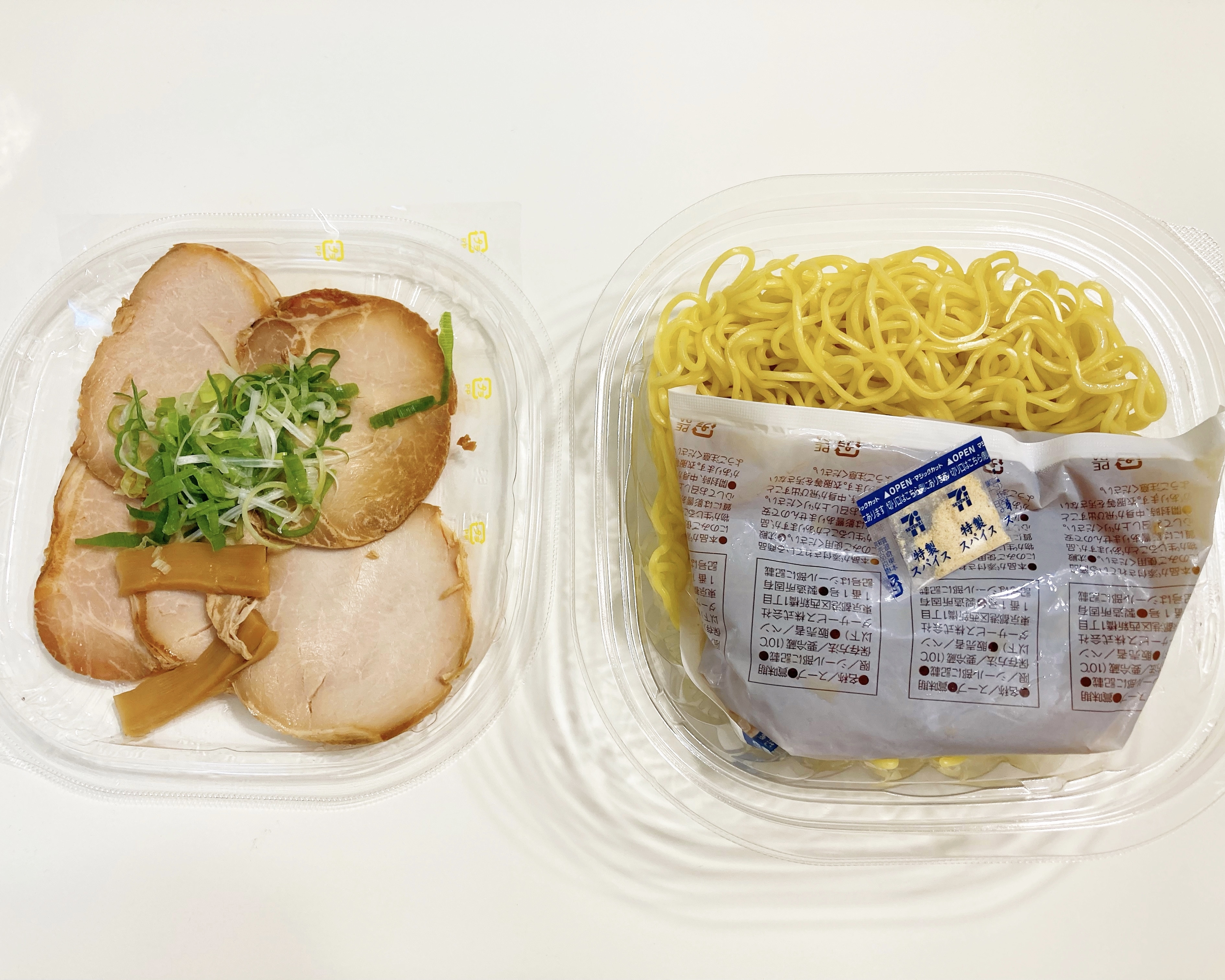 セブン-イレブンのおすすめ商品「チャーシュー5枚のせ冷し醤油ラーメン」