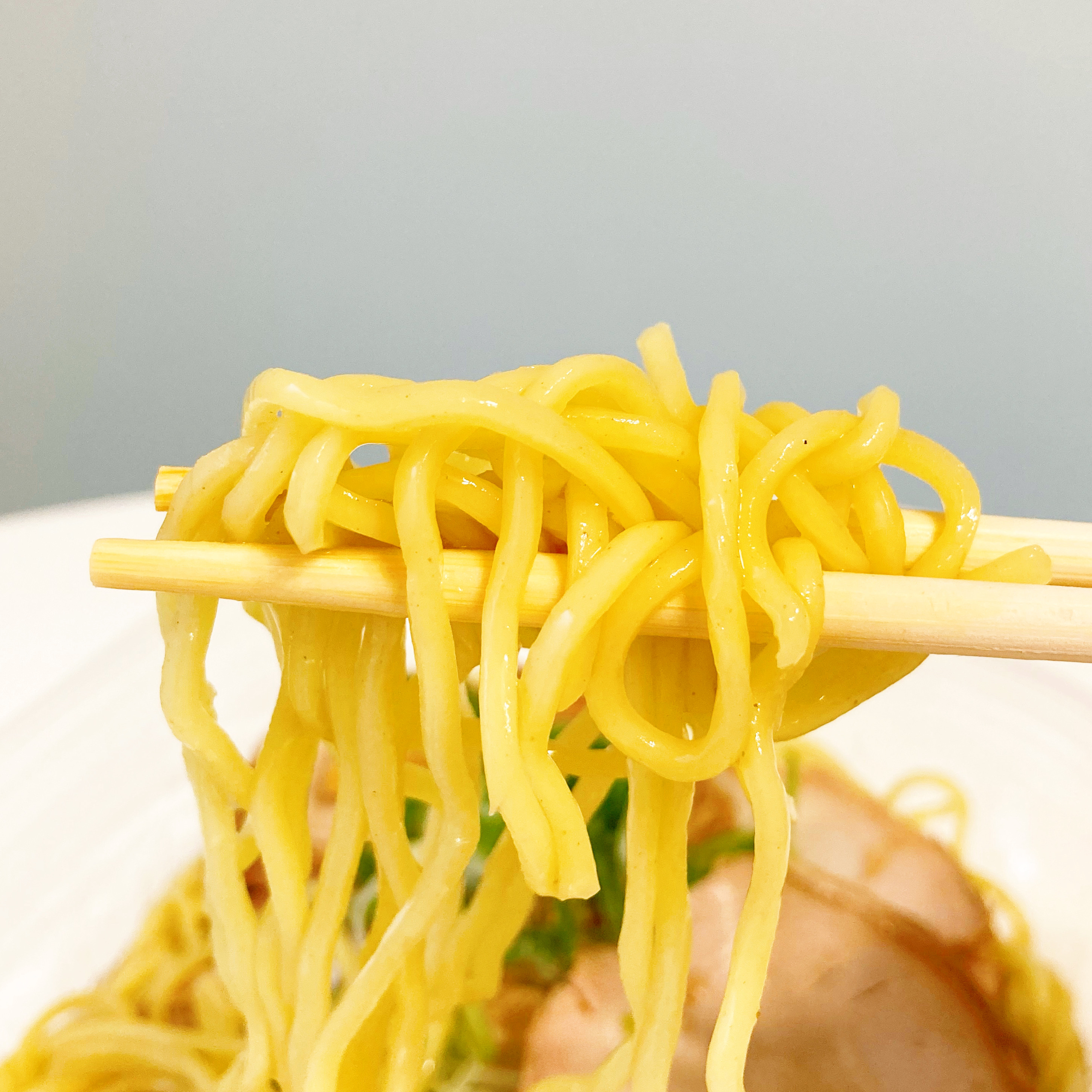 セブン-イレブンのおすすめ商品「チャーシュー5枚のせ冷し醤油ラーメン」