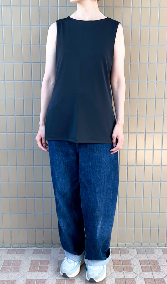 UNIQLO（ユニクロ）のおすすめファッションアイテム「クレープジャージーノースリーブT」のコーディネート