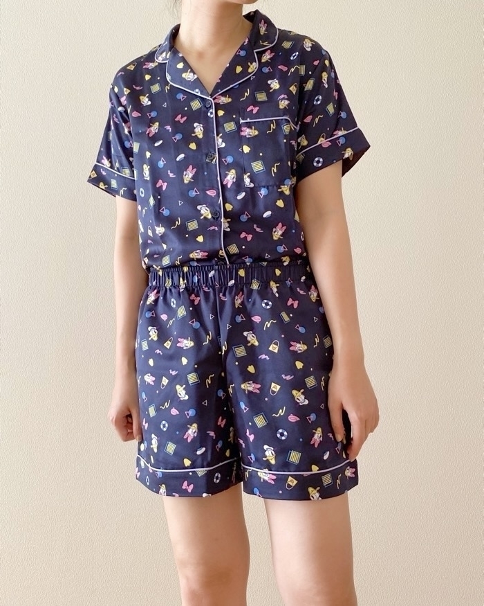 GU(ジーユー)のおすすめファッションアイテム「サテンパジャマ(半袖&ショートパンツ)Disney」