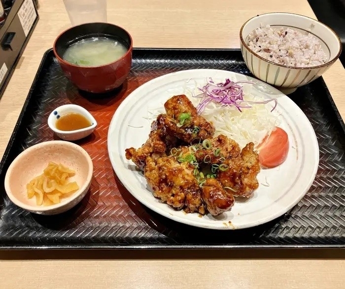 大戸屋のおすすめ定食「甘からだれの鶏唐揚げ定食」