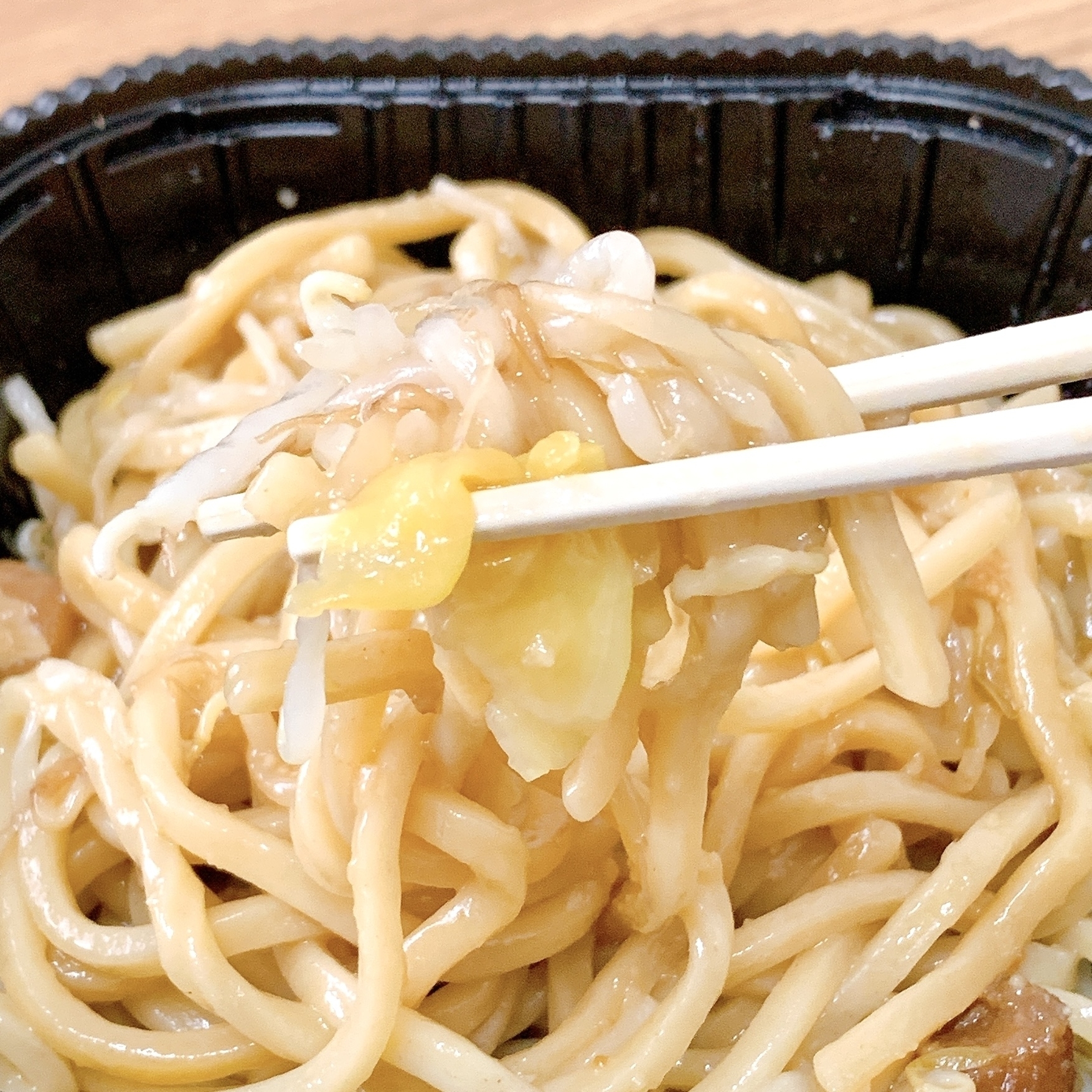 FamilyMart(ファミリーマート)のおすすめ商品「ガツンとやみつき!にんにくまぜそば」