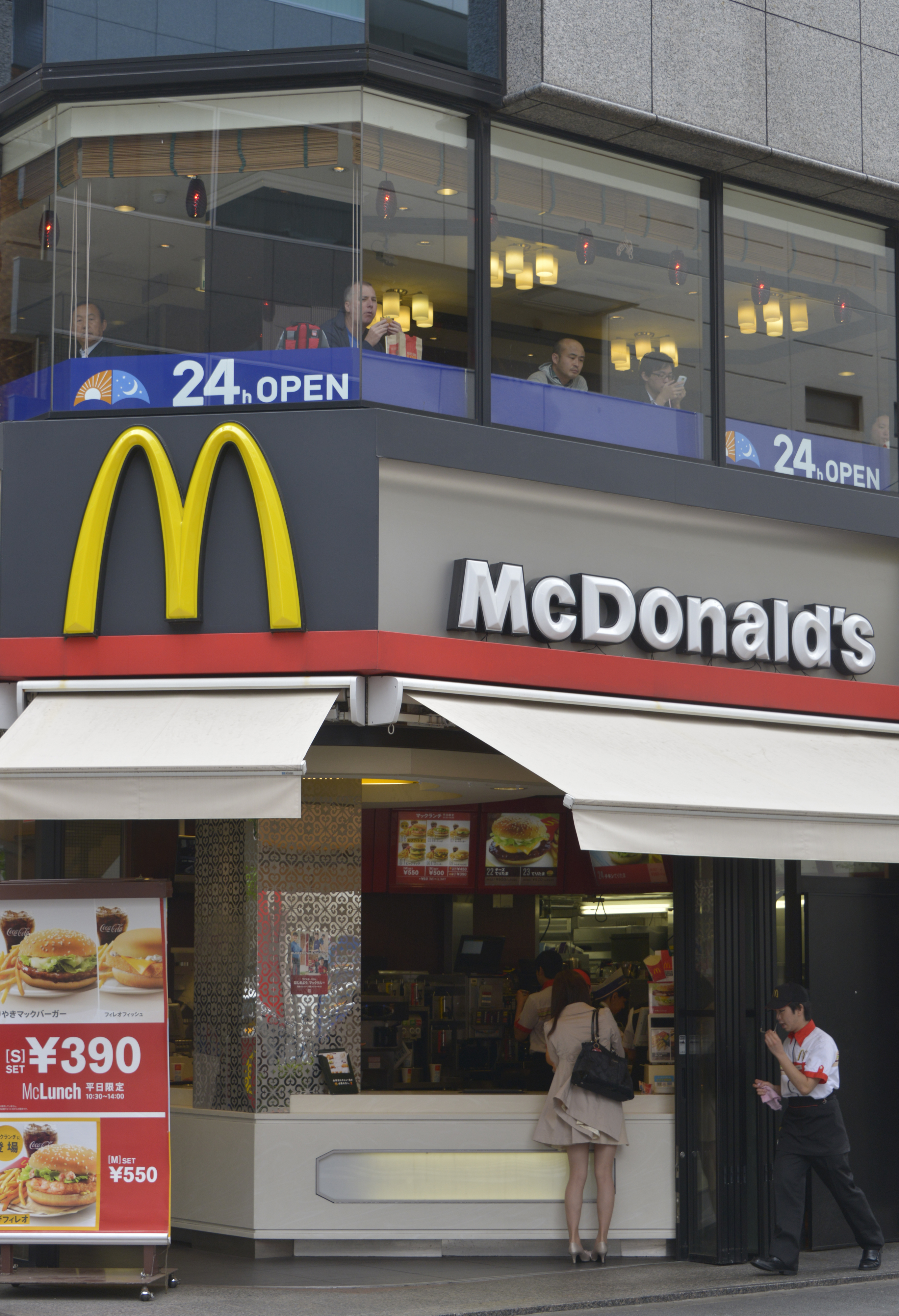 マクドナルドの店舗外観（時事通信社）