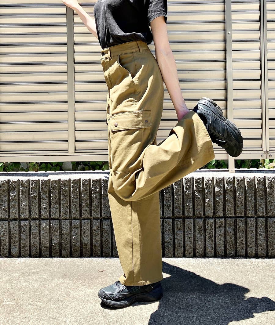 GU ホワイト カーゴパンツ 取出し
