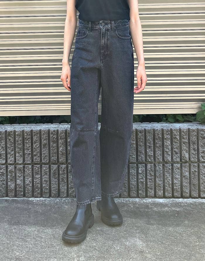 GU(ジーユー)のおすすめジーンズ「バレルレッグジーンズB+EC(丈短め68.0cm)」