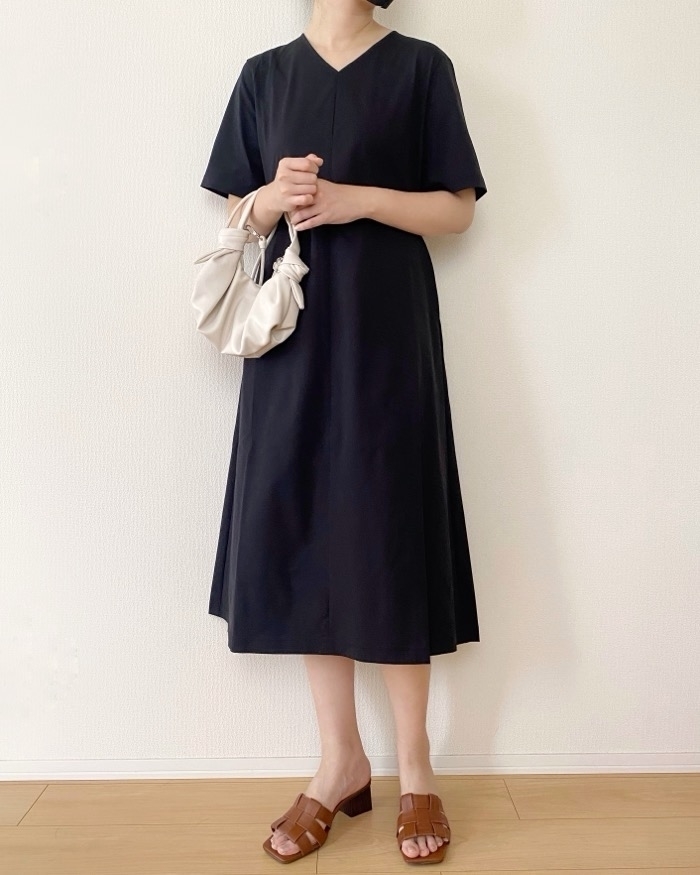 UNIQLO(ユニクロ)のおすすめファッション「ウルトラストレッチエアリズムワンピース」のコーディネート