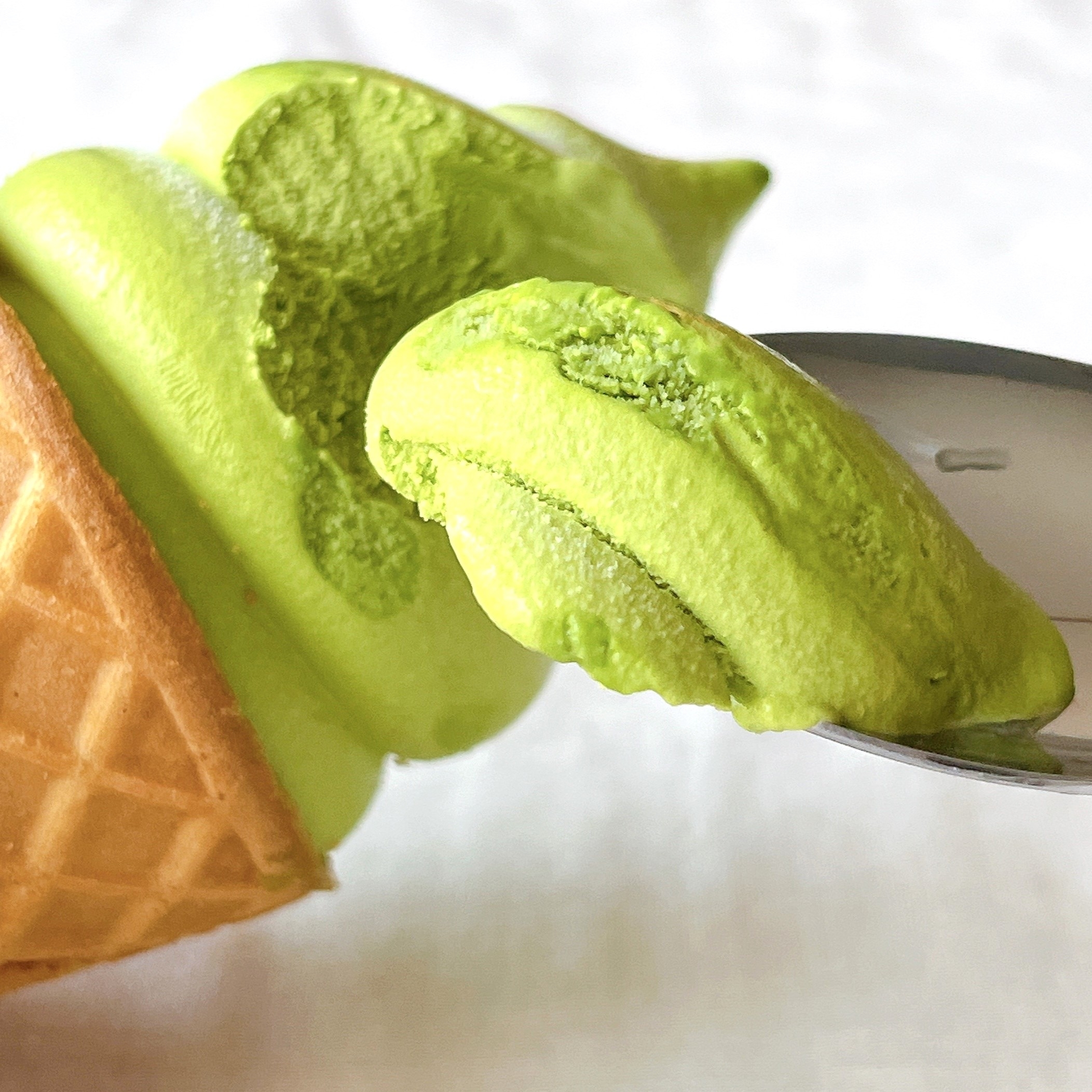 セブンイレブンのオススメのスイーツ「金のアイス ワッフルコーン 手摘み宇治抹茶 180ml」