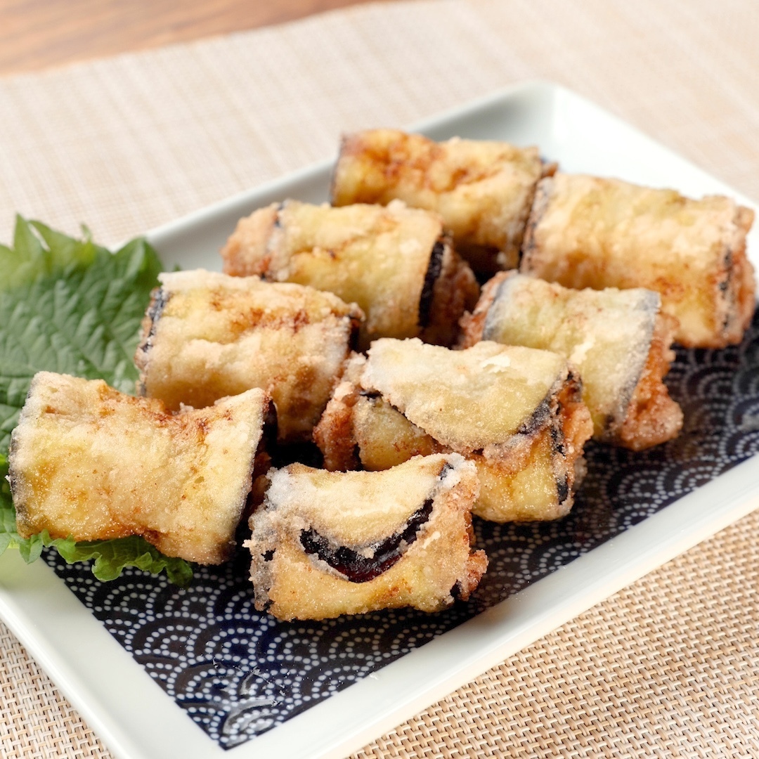 皿に盛られたフライドなす（天ぷら）の料理。
