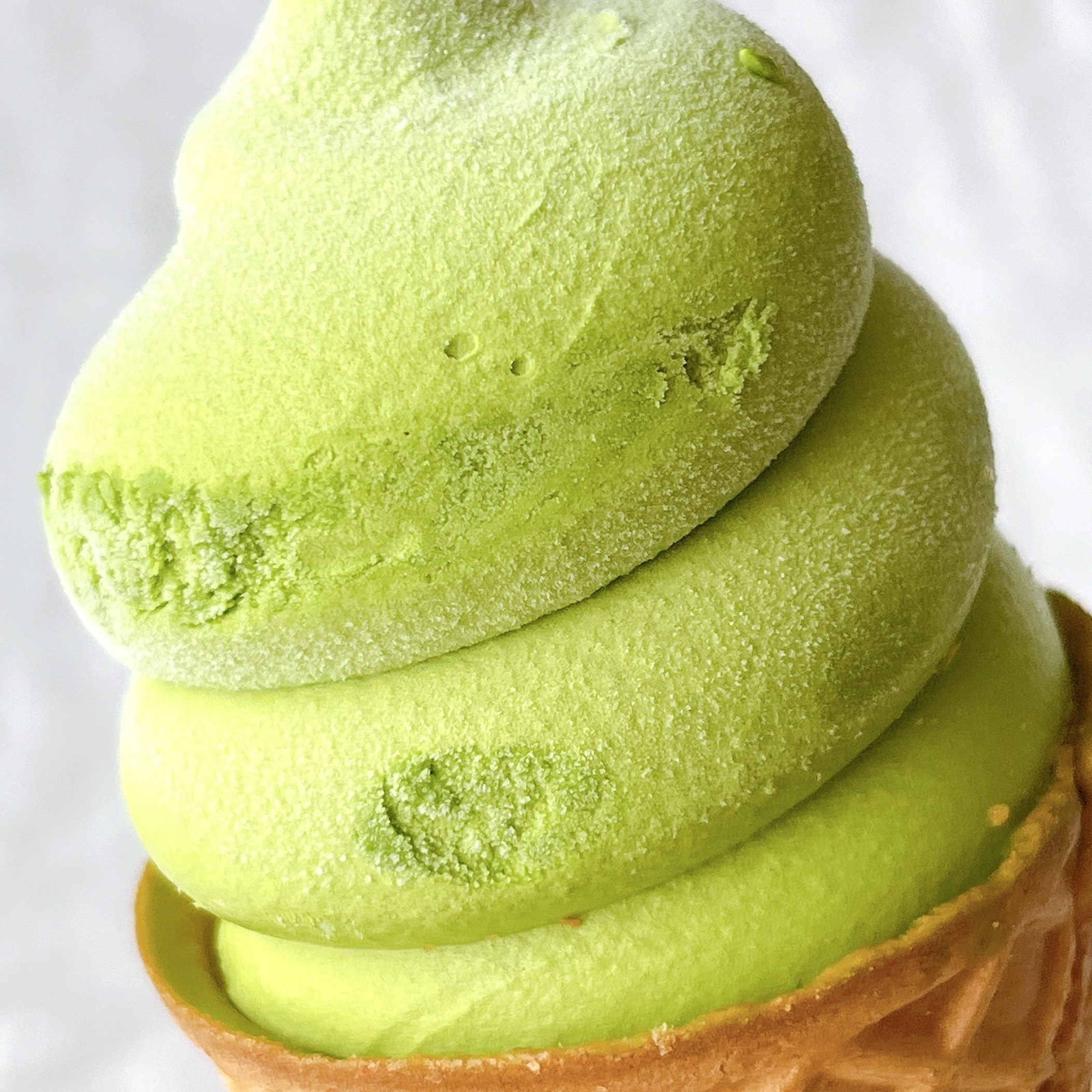 セブンイレブンのオススメのスイーツ「金のアイス ワッフルコーン 手摘み宇治抹茶 180ml」