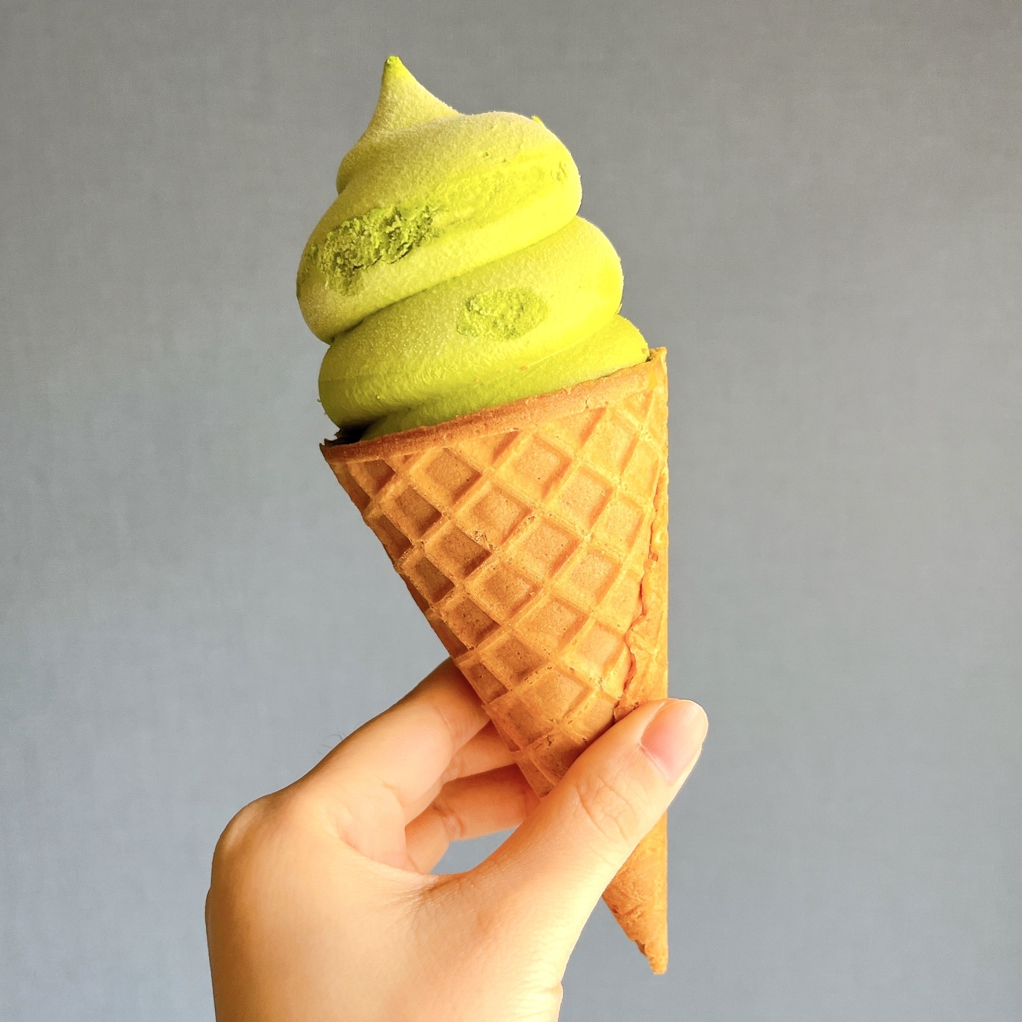 セブンイレブンのオススメのスイーツ「金のアイス ワッフルコーン 手摘み宇治抹茶 180ml」