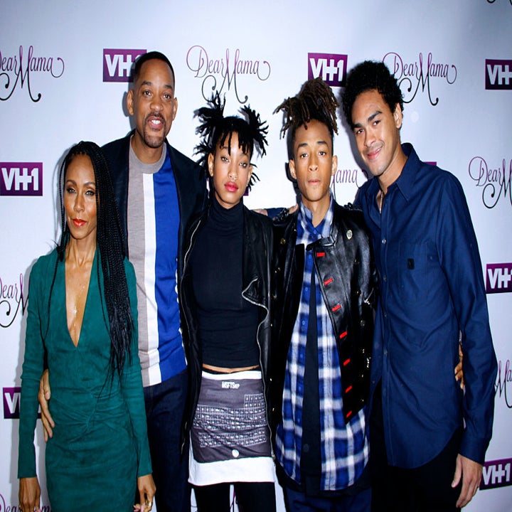 Jada Pinkett Smith, Will Smith, Willow Smith, Jaden Smith, and Trey Smith posing at a VH1 event. They are dressed in modern and stylish attire