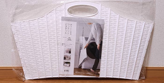 ニトリのおすすめ収納グッズ「折りたためるランドリーバスケット(ラタン)」