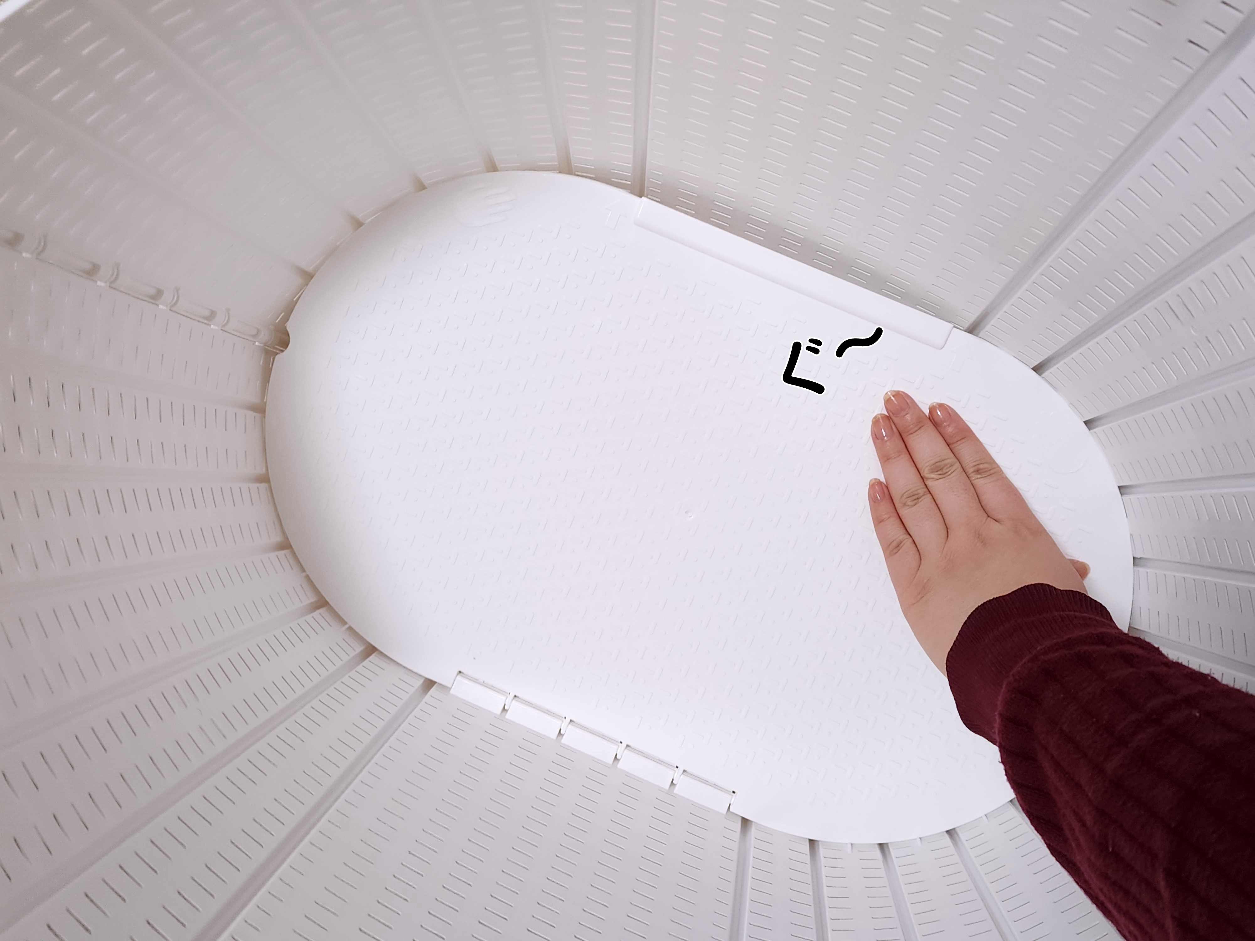 ニトリのおすすめ収納グッズ「折りたためるランドリーバスケット（ラタン）」