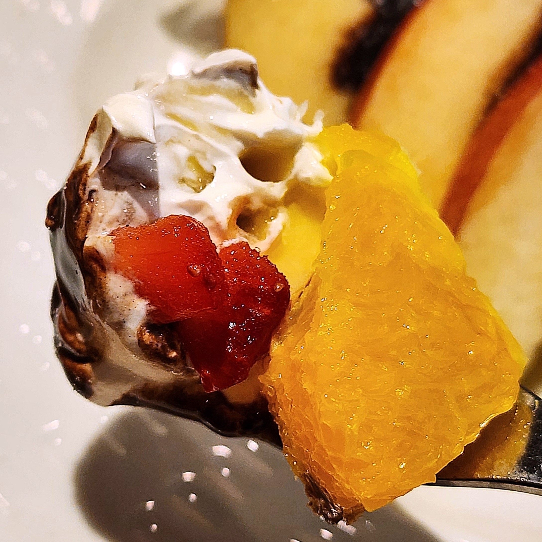 ココスのおすすめスイーツ「フルーツとふわとろホイップのショートケーキ」