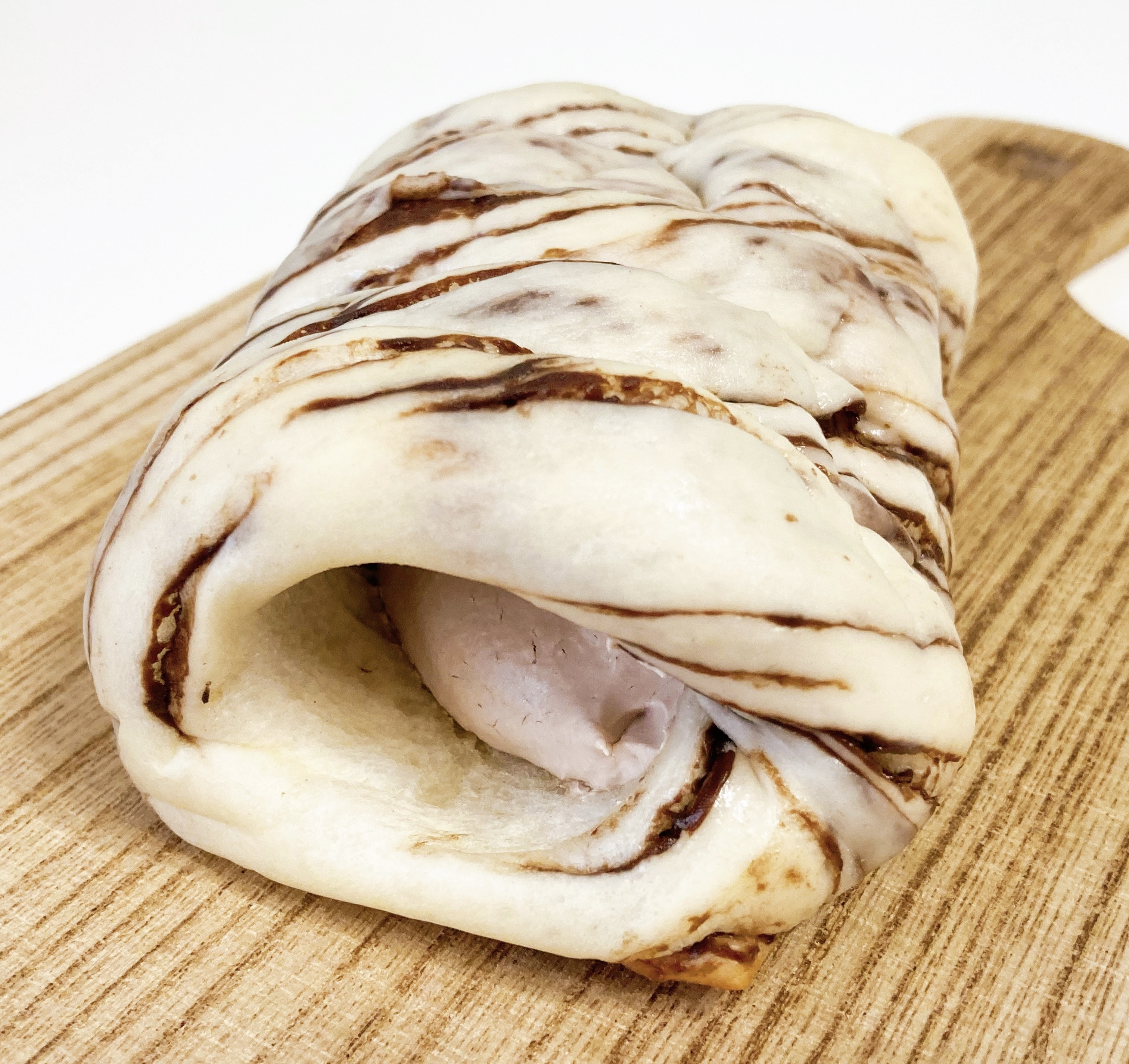 FamilyMart（ファミリーマート）のおすすめスイーツパン「たっぷりホイップコロネ（チョコ）」