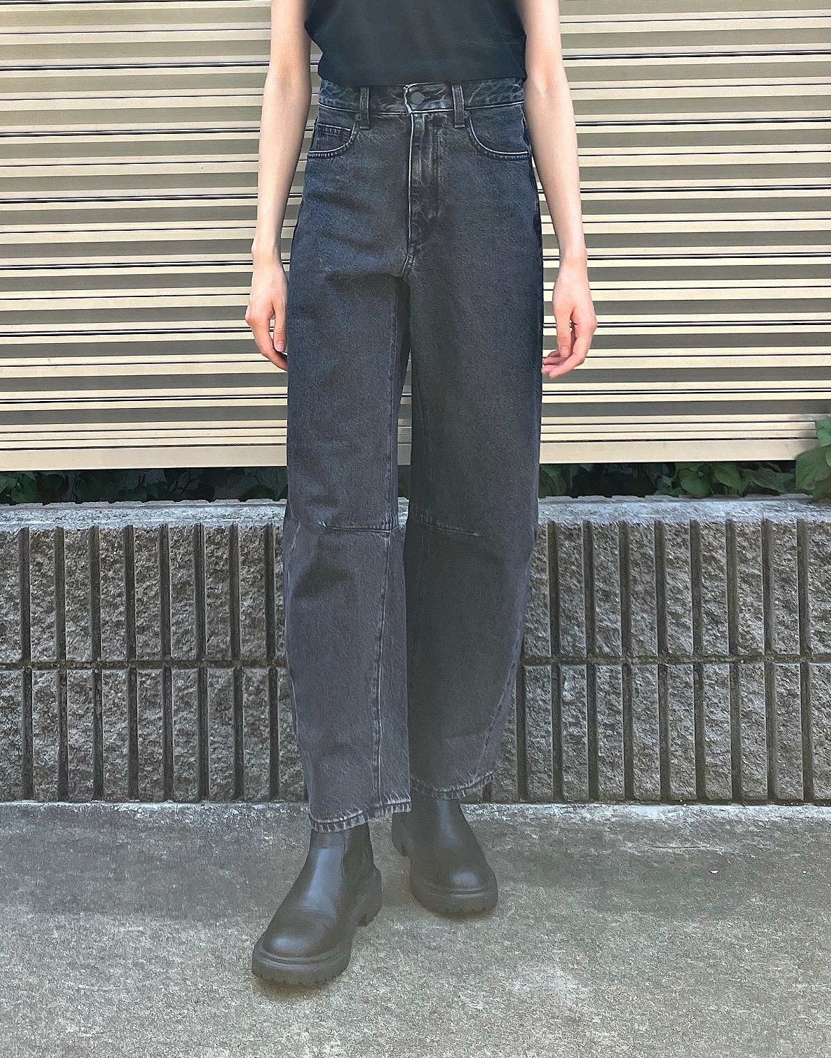 GU（ジーユー）のおすすめジーンズ「バレルレッグジーンズB+EC（丈短め68.0cm）」