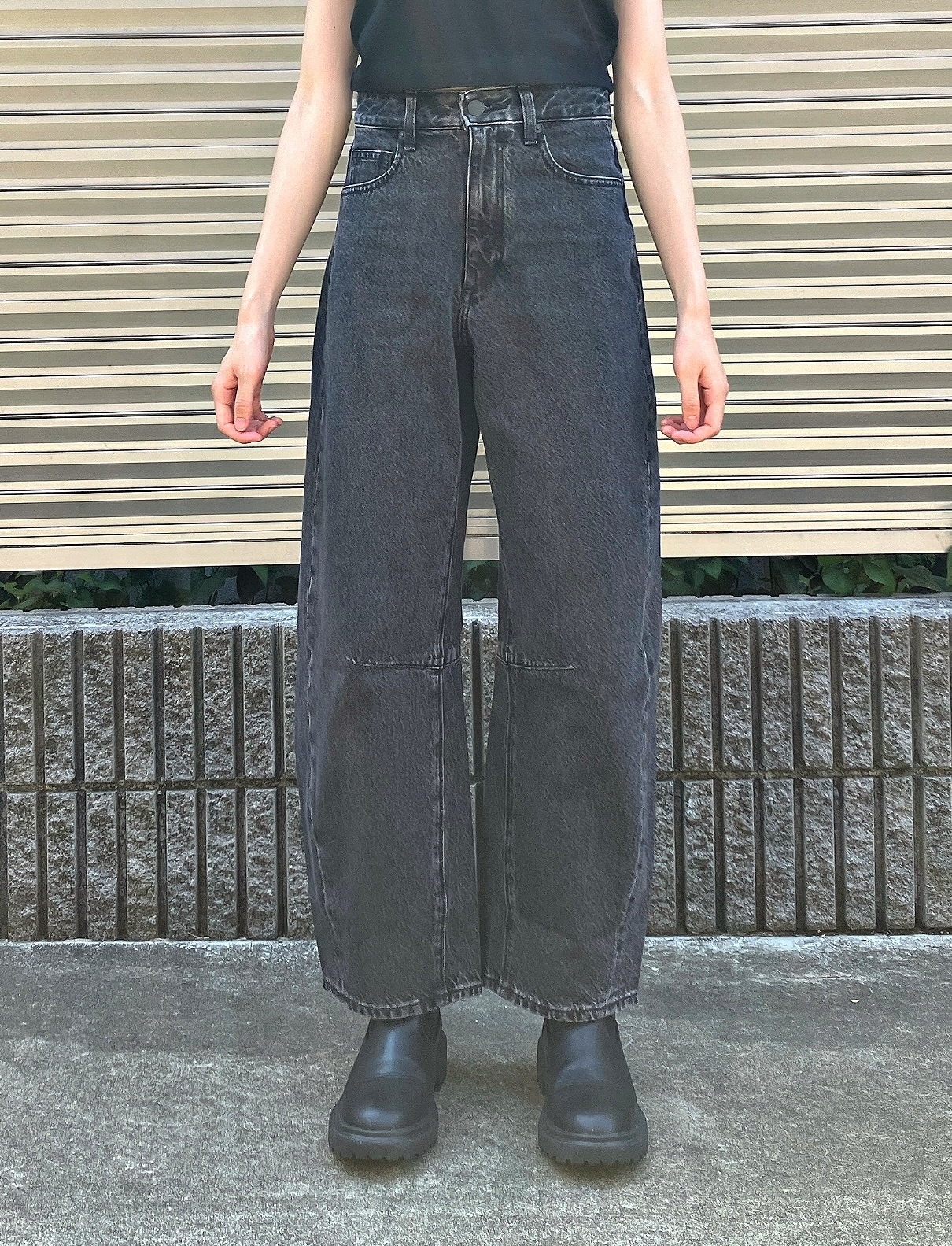 GU（ジーユー）のおすすめジーンズ「バレルレッグジーンズB+EC（丈短め68.0cm）」