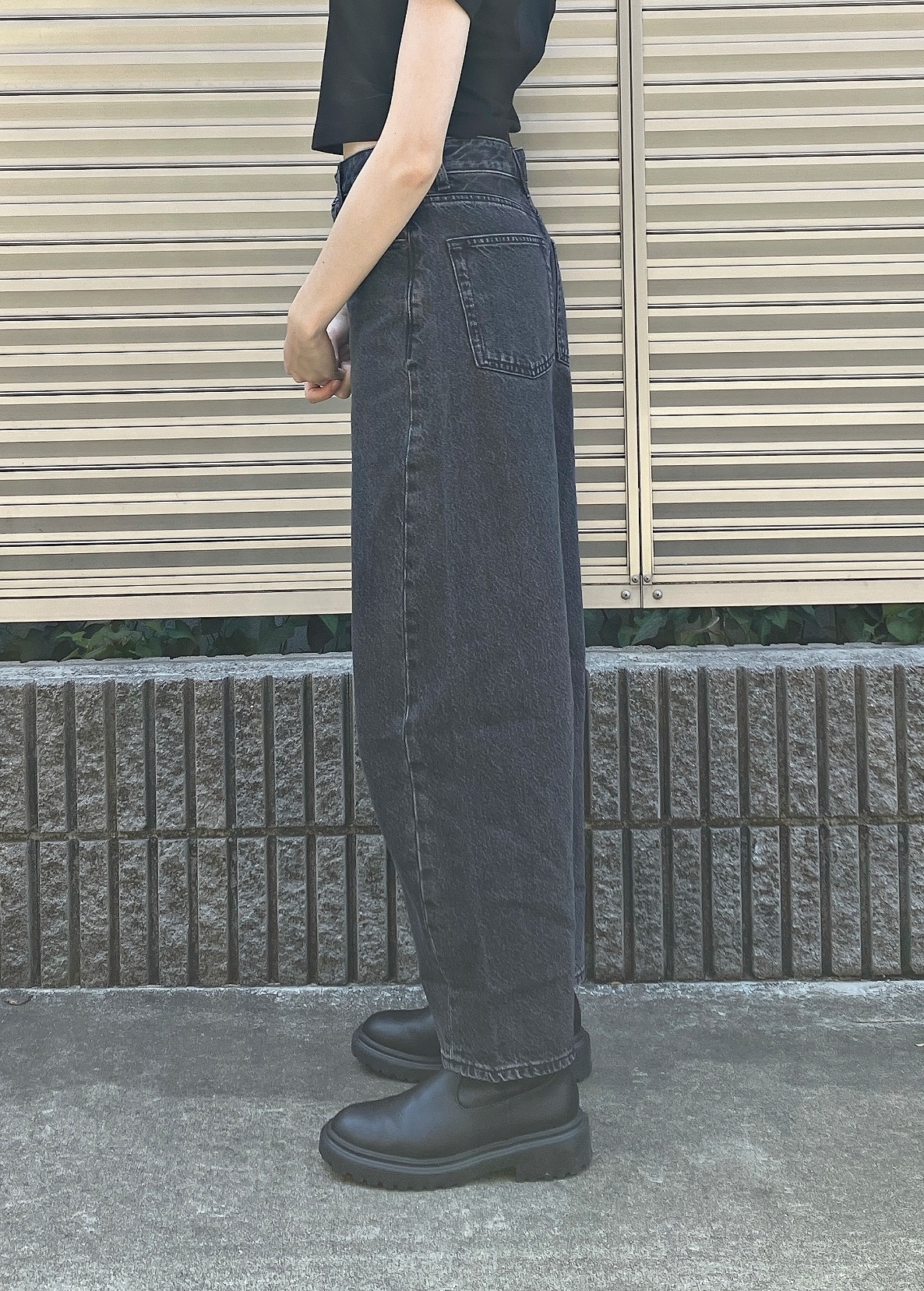 GU（ジーユー）のおすすめジーンズ「バレルレッグジーンズB+EC（丈短め68.0cm）」