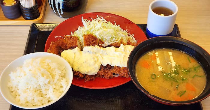 かつやの「タルタルチキンカツ定食」