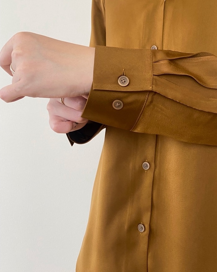 UNIQLO(ユニクロ)のおすすめファッションアイテム「サテンブラウス」