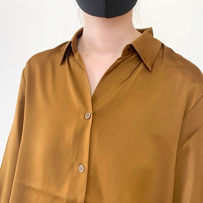 UNIQLO(ユニクロ)のおすすめファッションアイテム「サテンブラウス」