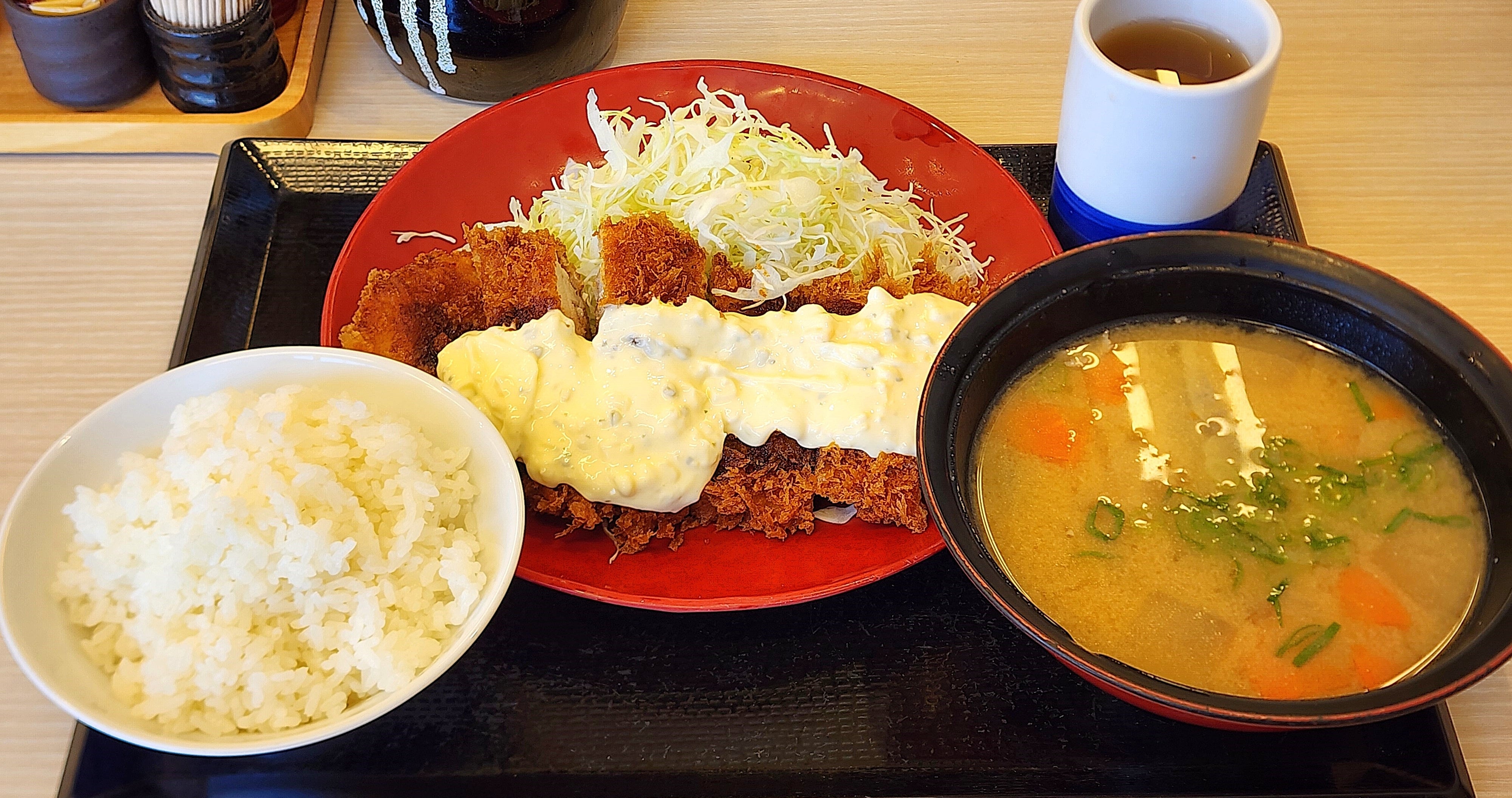 かつやのおすすめフード「タルタルチキンカツ定食」