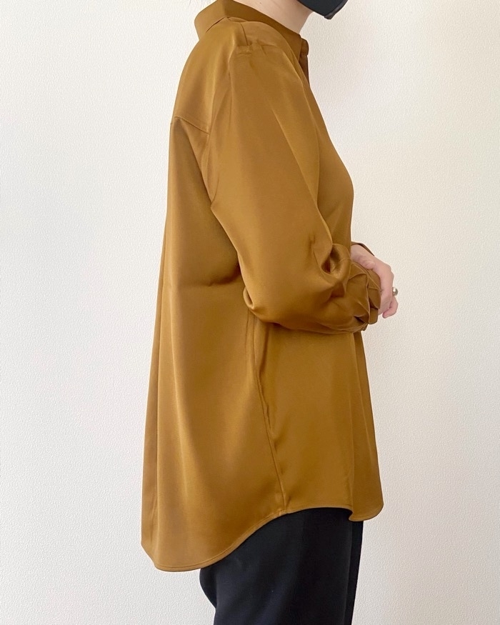 UNIQLO(ユニクロ)のおすすめファッションアイテム「サテンブラウス」