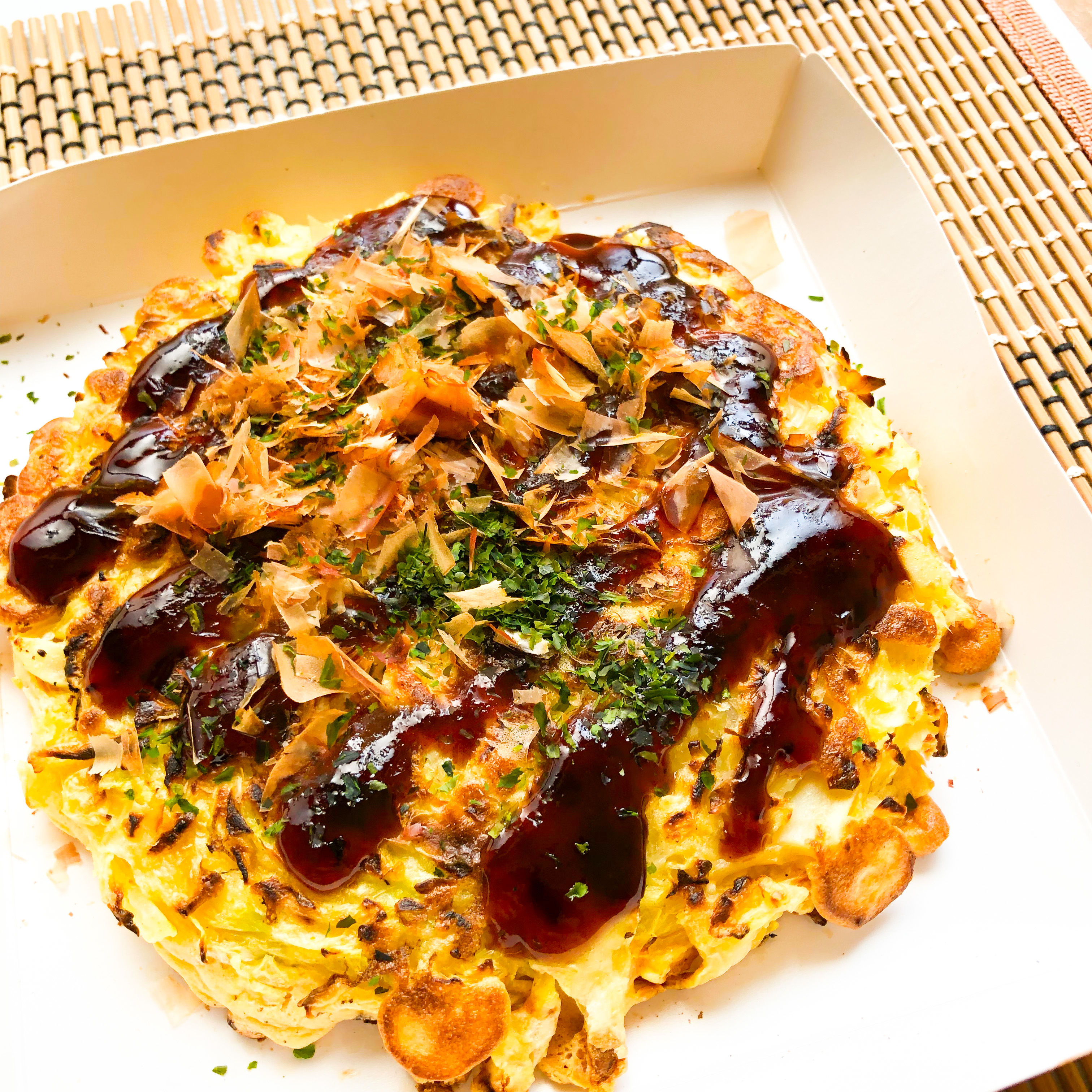 FamilyMart（ファミリーマート）のおすすめ冷凍食品「旨み広がるふっくら生地の海鮮お好み焼」