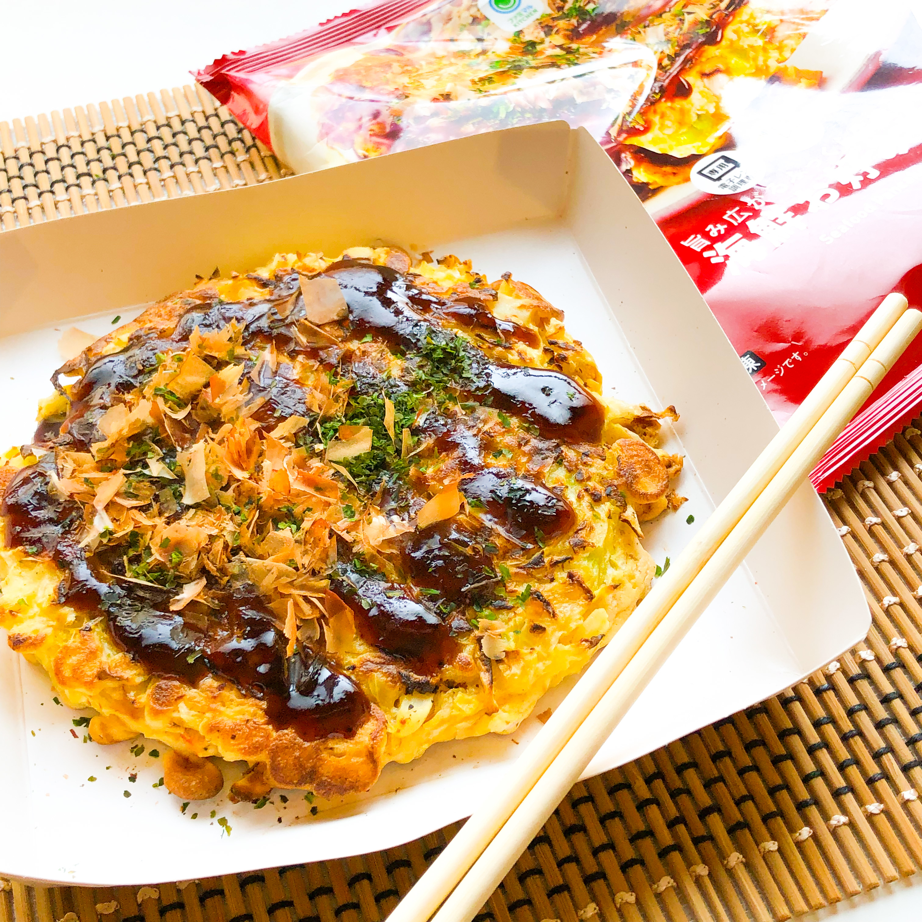 FamilyMart（ファミリーマート）のおすすめ冷凍食品「旨み広がるふっくら生地の海鮮お好み焼」