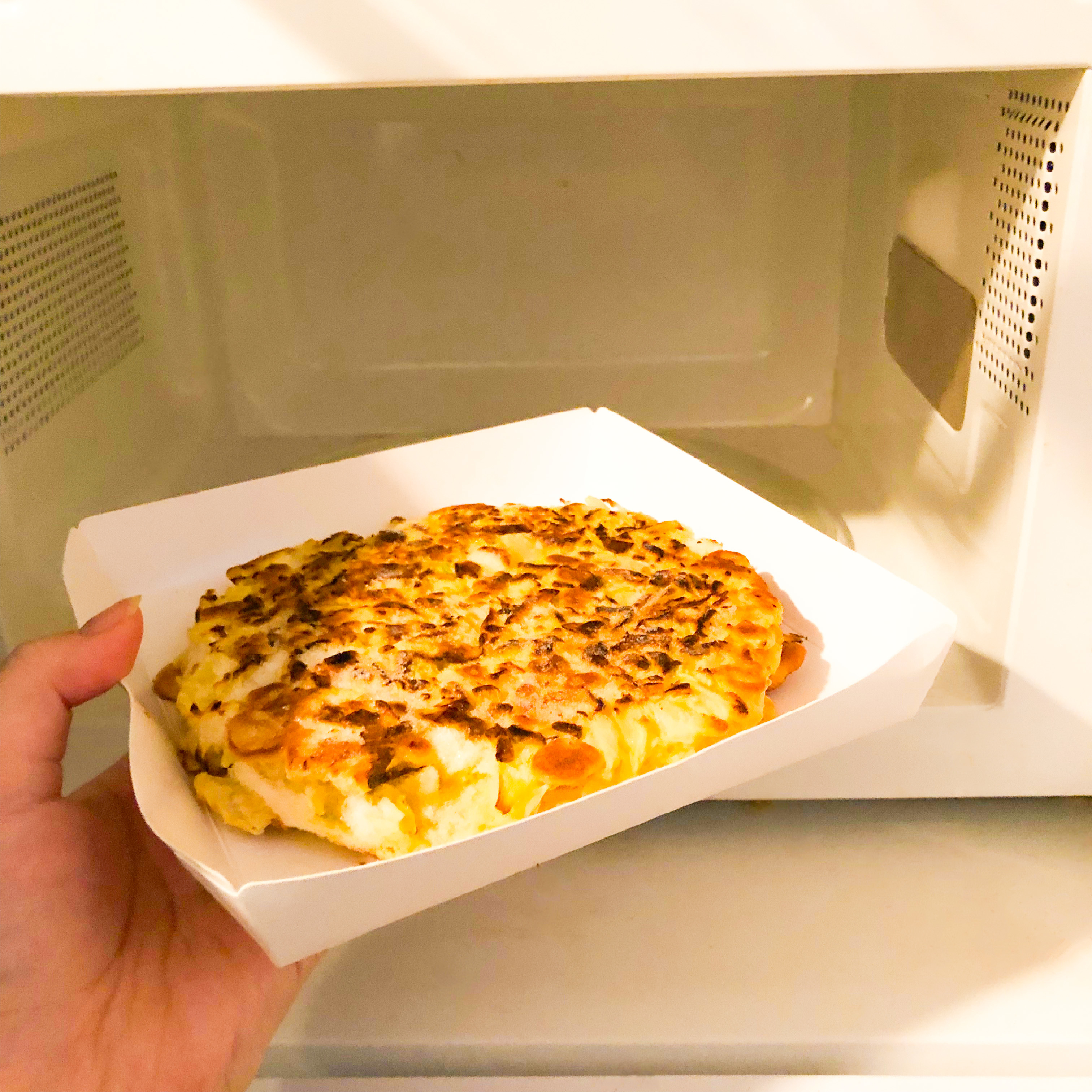 FamilyMart（ファミリーマート）のおすすめ冷凍食品「旨み広がるふっくら生地の海鮮お好み焼」