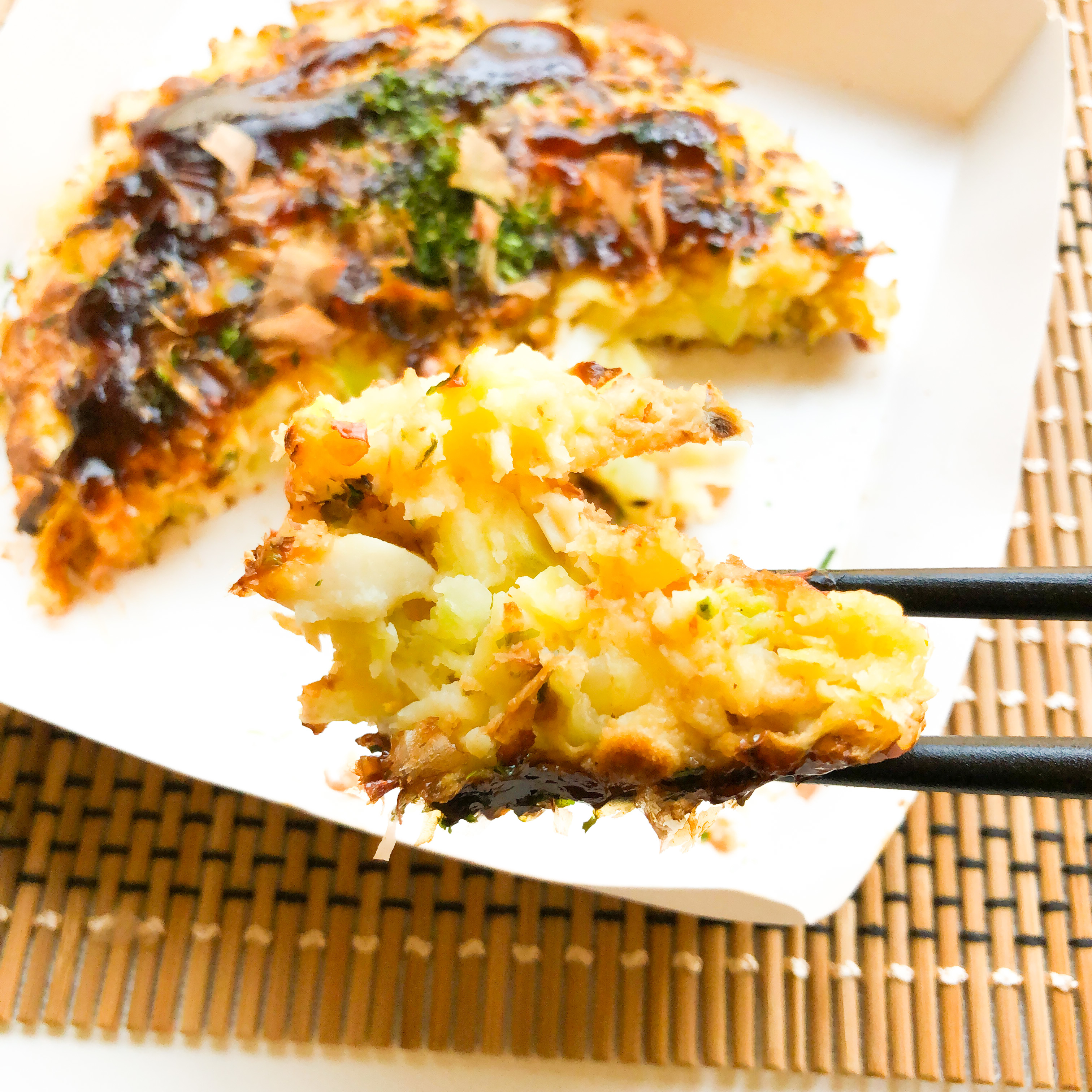 FamilyMart（ファミリーマート）のおすすめ冷凍食品「旨み広がるふっくら生地の海鮮お好み焼」