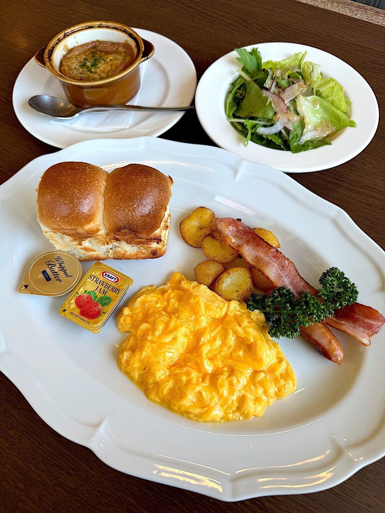 ロイヤルホストのオススメのモーニング「ロイヤルホストモーニング~オニオングラタンスープ・サラダ付~」