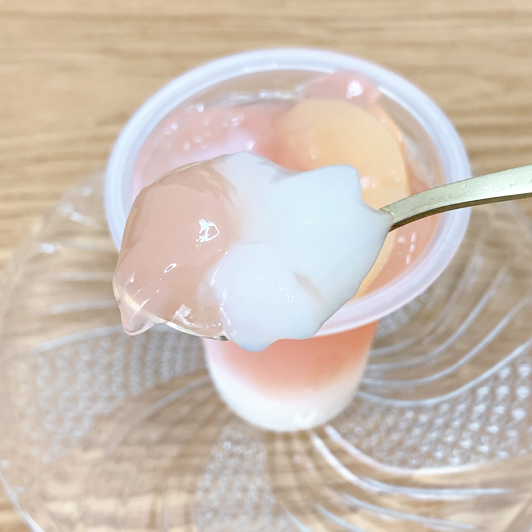 無印良品のおすすめのスイーツ「2層のゼリー 白桃＆ヨーグルト味」