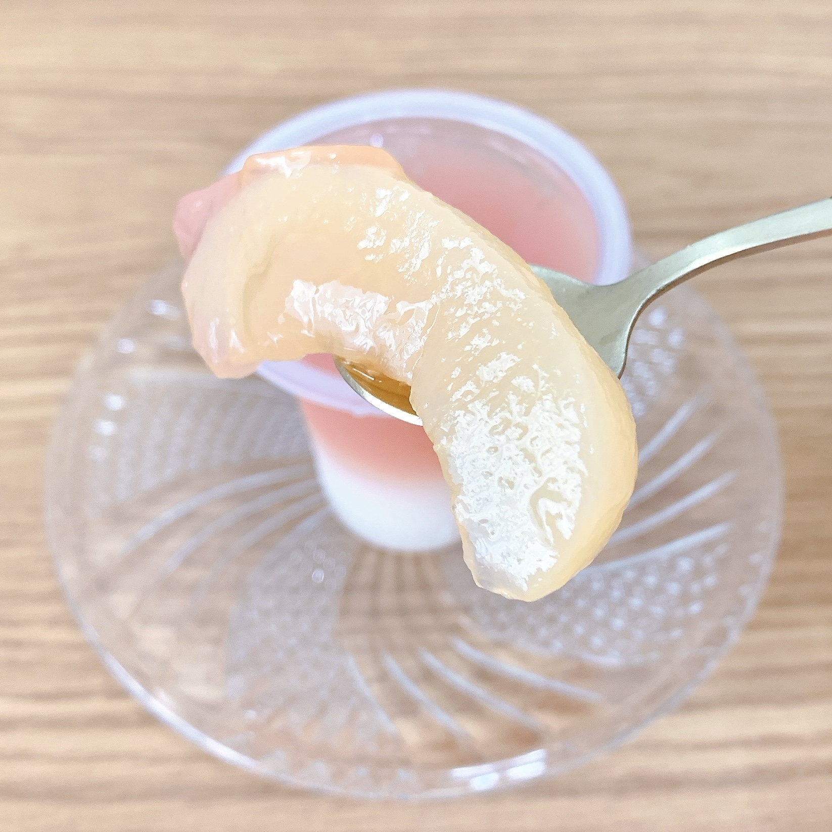 無印良品のおすすめのスイーツ「2層のゼリー 白桃＆ヨーグルト味」