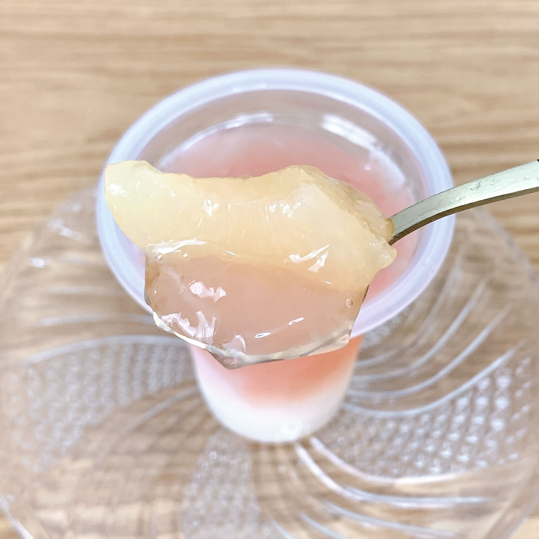 無印良品のおすすめのスイーツ「2層のゼリー 白桃＆ヨーグルト味」