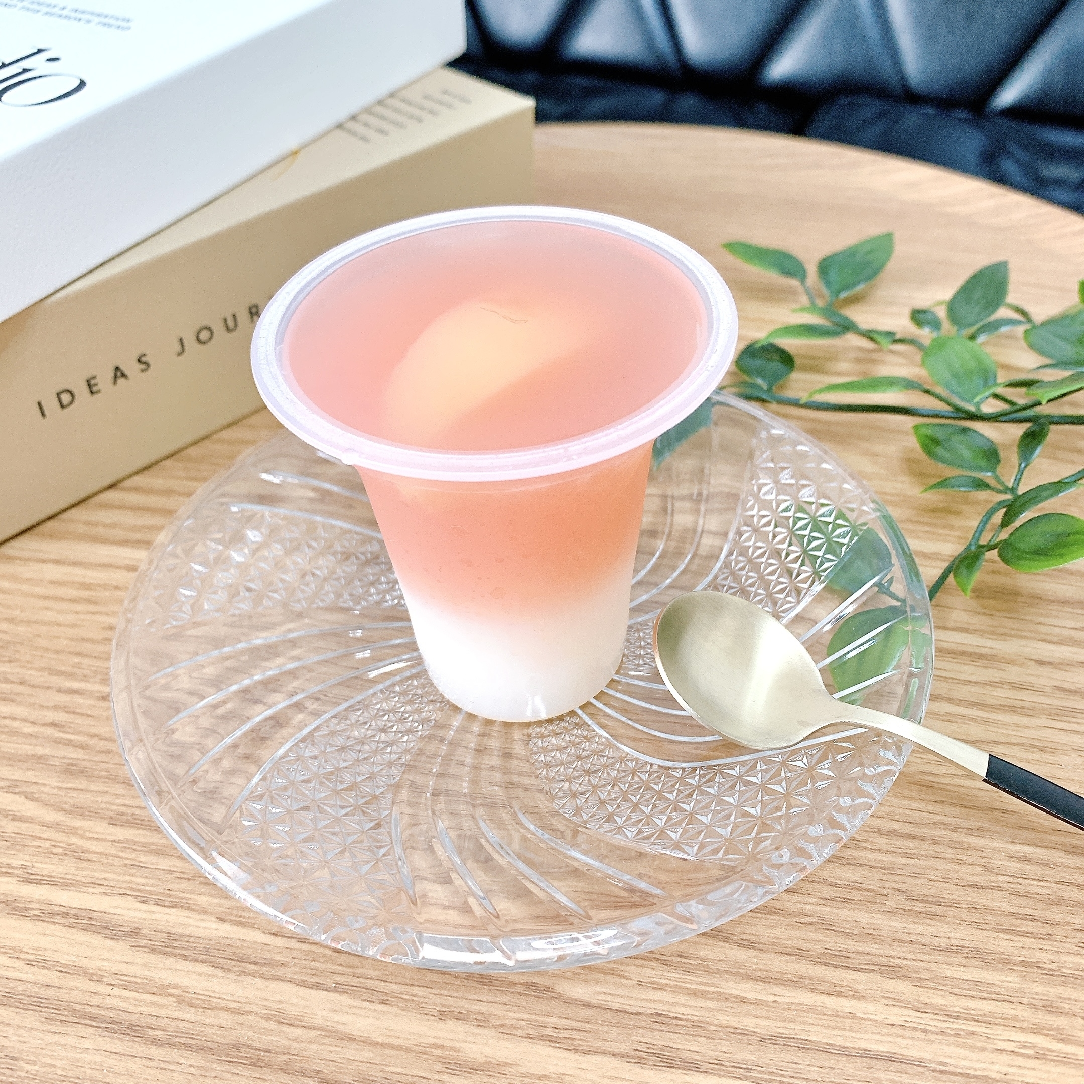 無印良品のおすすめのスイーツ「2層のゼリー 白桃＆ヨーグルト味」